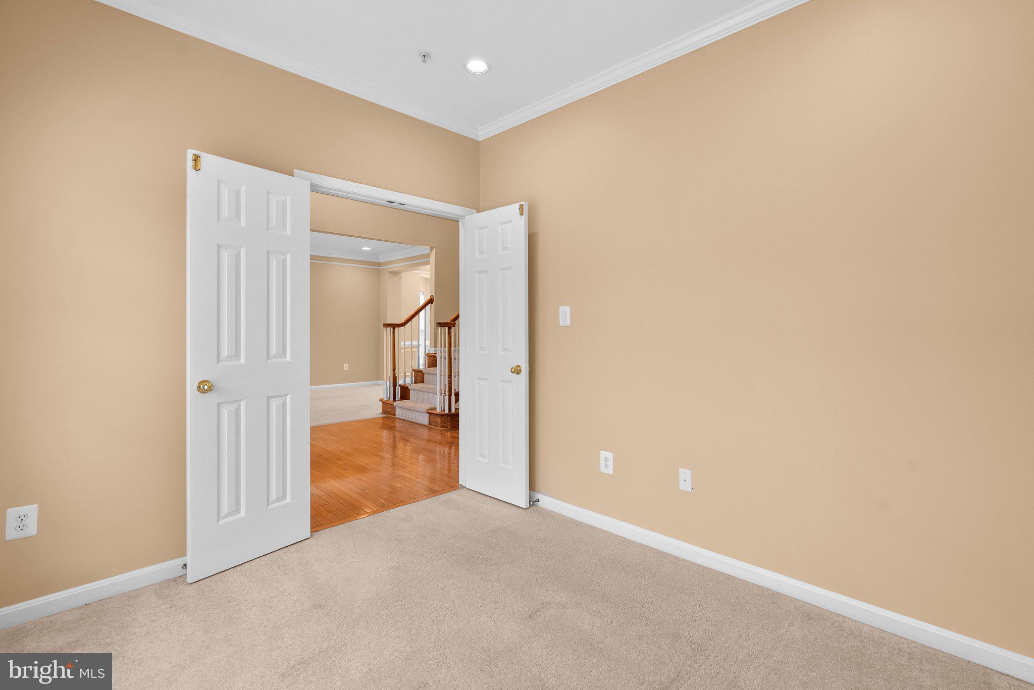 KINGS CROSSING - Residential