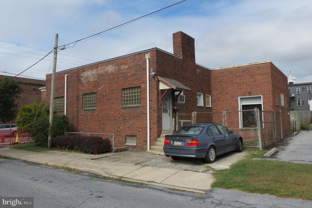 Photo of 27 S Charlotte Street, MANHEIM, PA 17545 (MLS # PALA2076726)