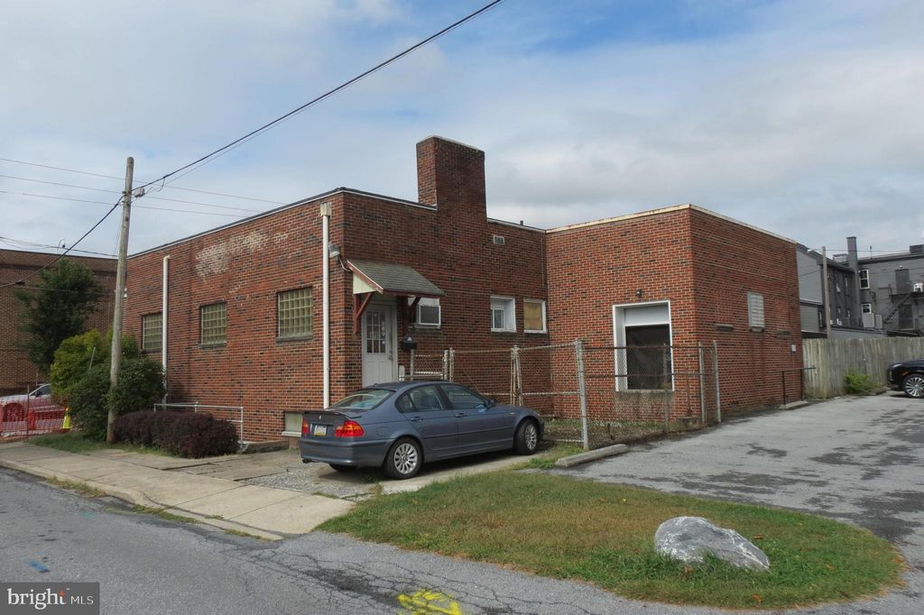 Photo of 27 S Charlotte Street, MANHEIM, PA 17545 (MLS # PALA2076726)