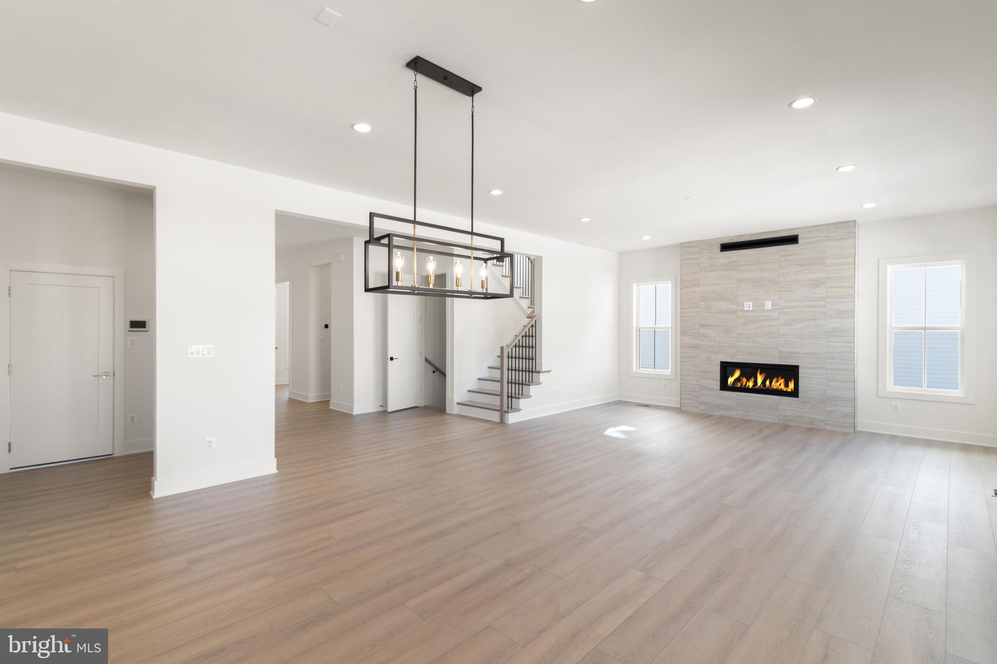 853 N MANCHESTER STREET