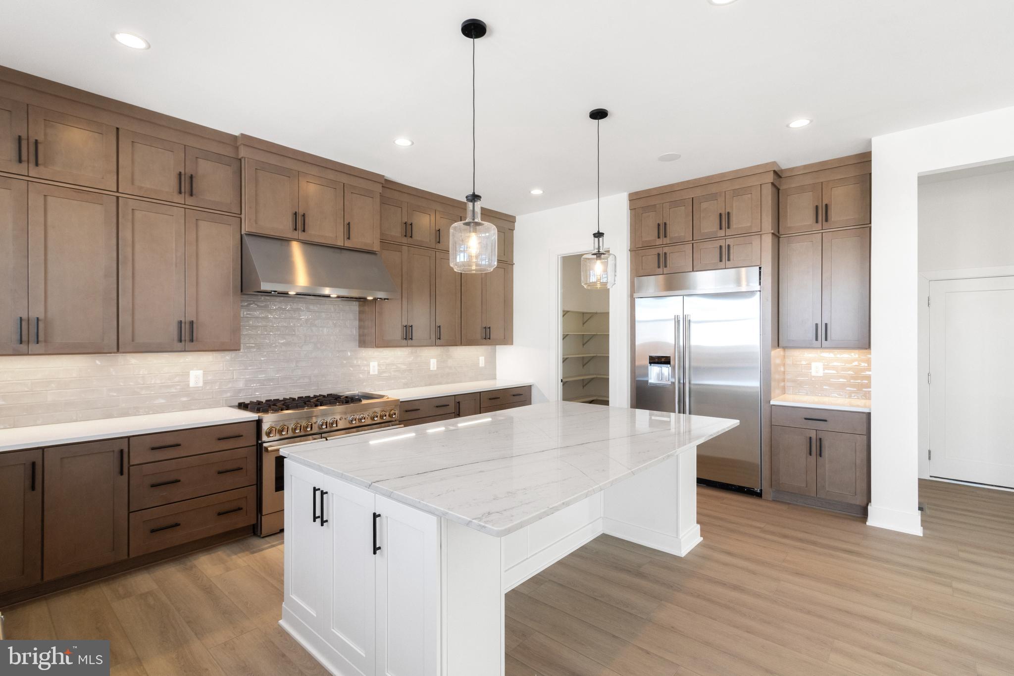 853 N MANCHESTER STREET