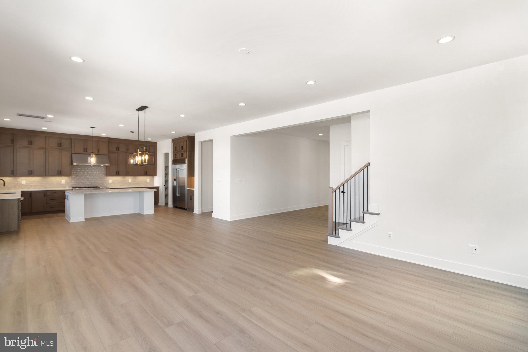 853 N MANCHESTER STREET