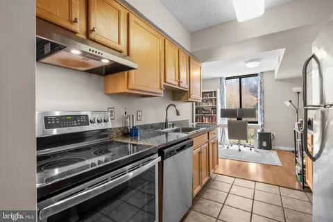 4500 S Four Mile Run Drive S Unit 231, Arlington, VA MLS: VAAR2055198