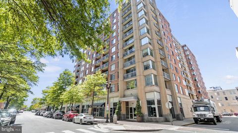 Photo of 1020 N Highland Street #221, ARLINGTON, VA 22201 (MLS # VAAR2067812)