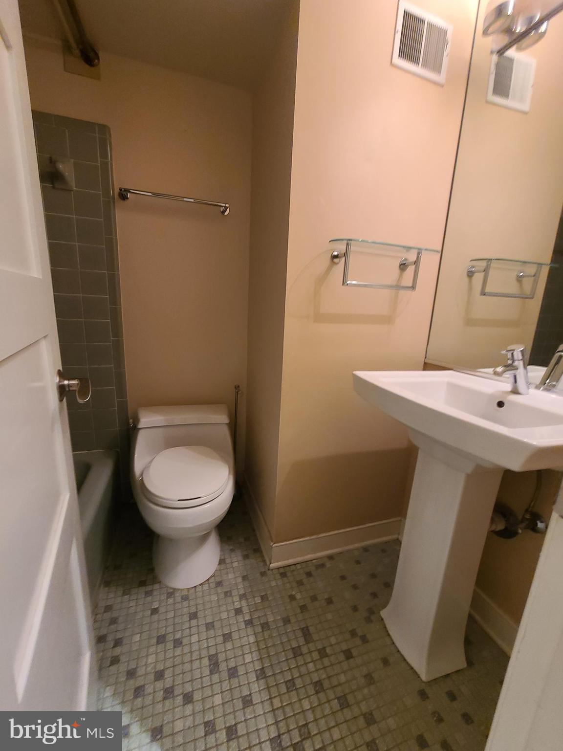 RESTON - Residential Lease