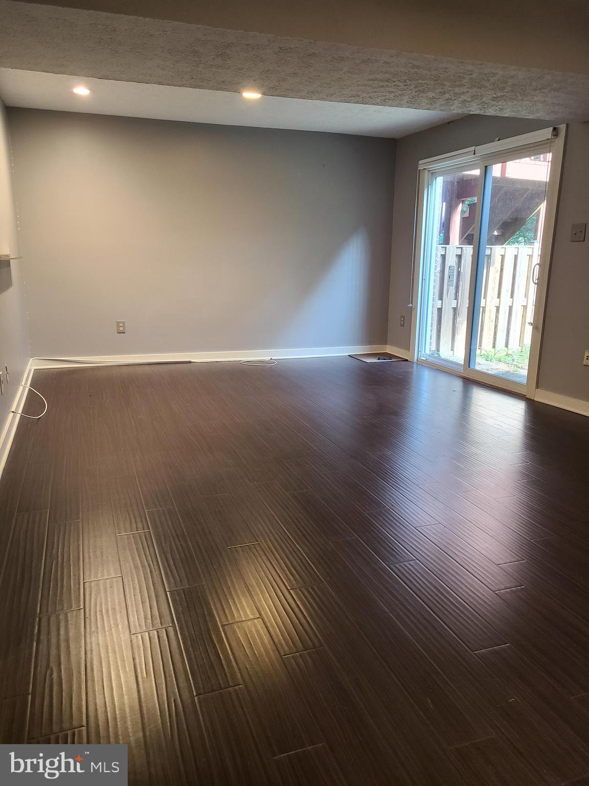 RESTON - Residential Lease