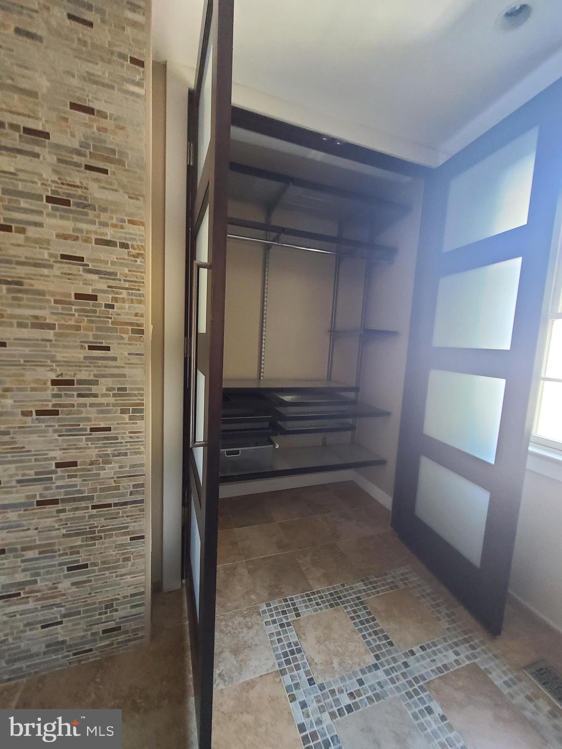 RESTON - Residential Lease