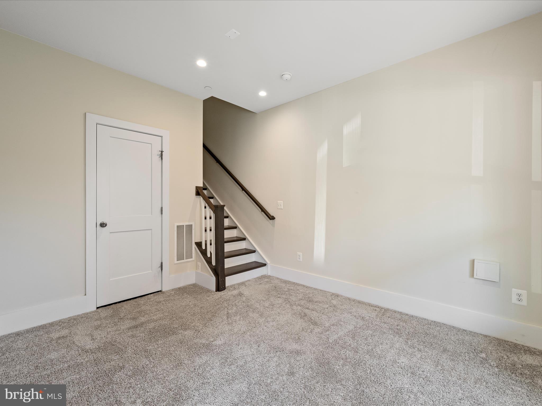 ASHBURN OVERLOOK - Residential