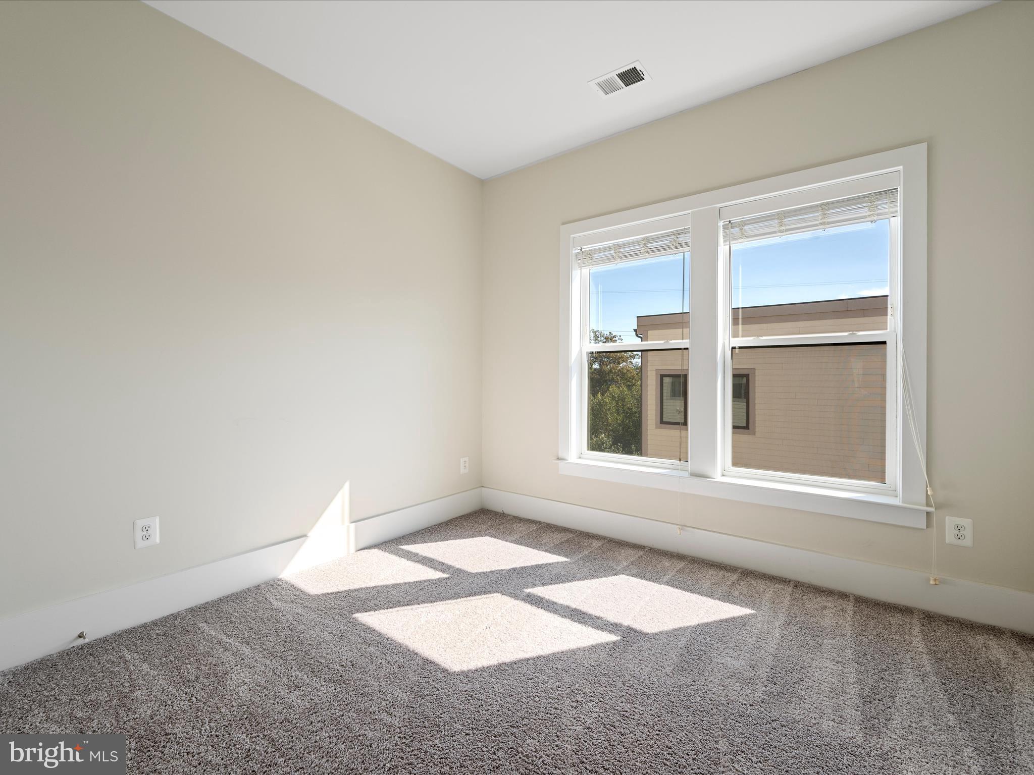 ASHBURN OVERLOOK - Residential