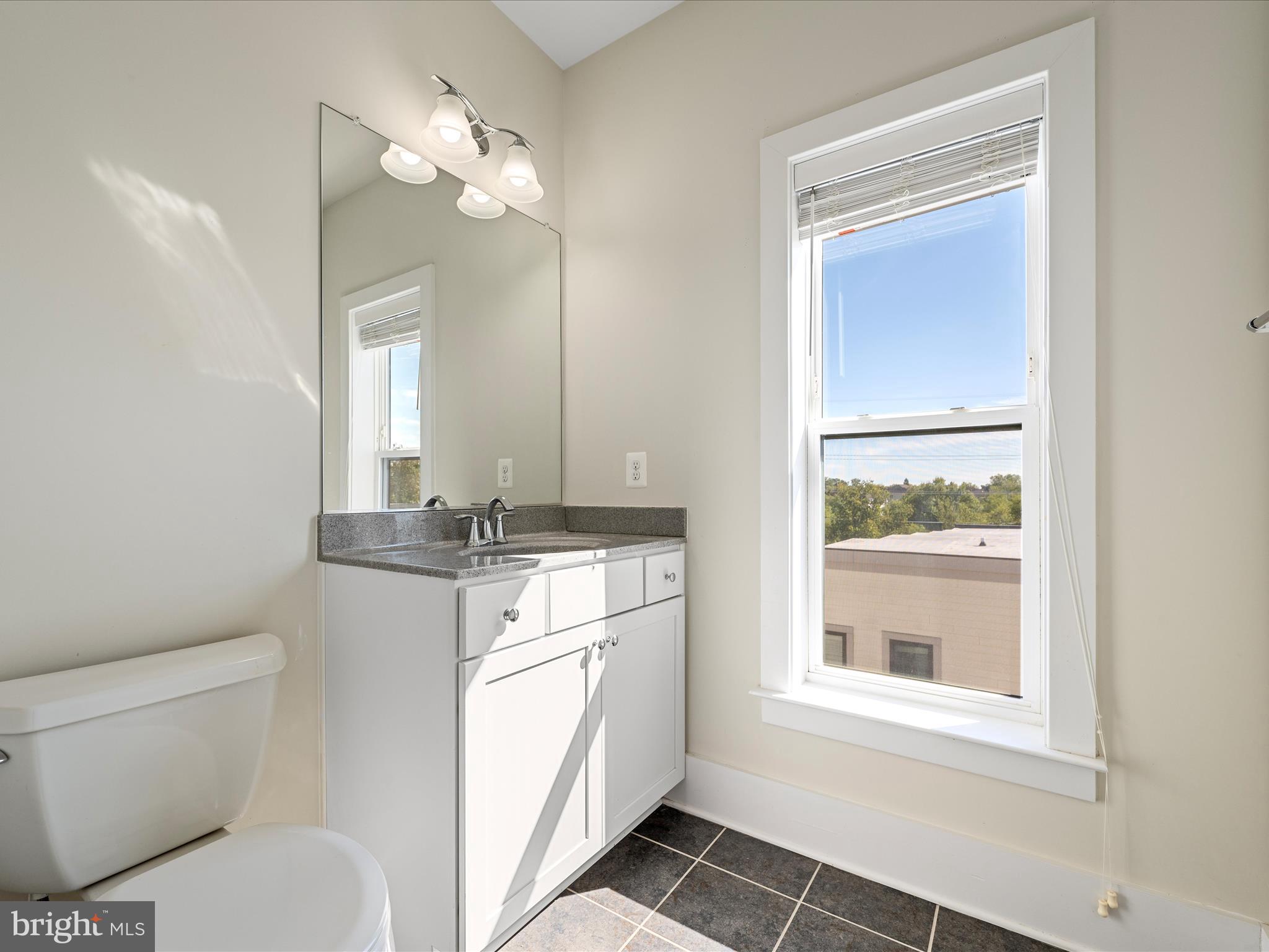 ASHBURN OVERLOOK - Residential