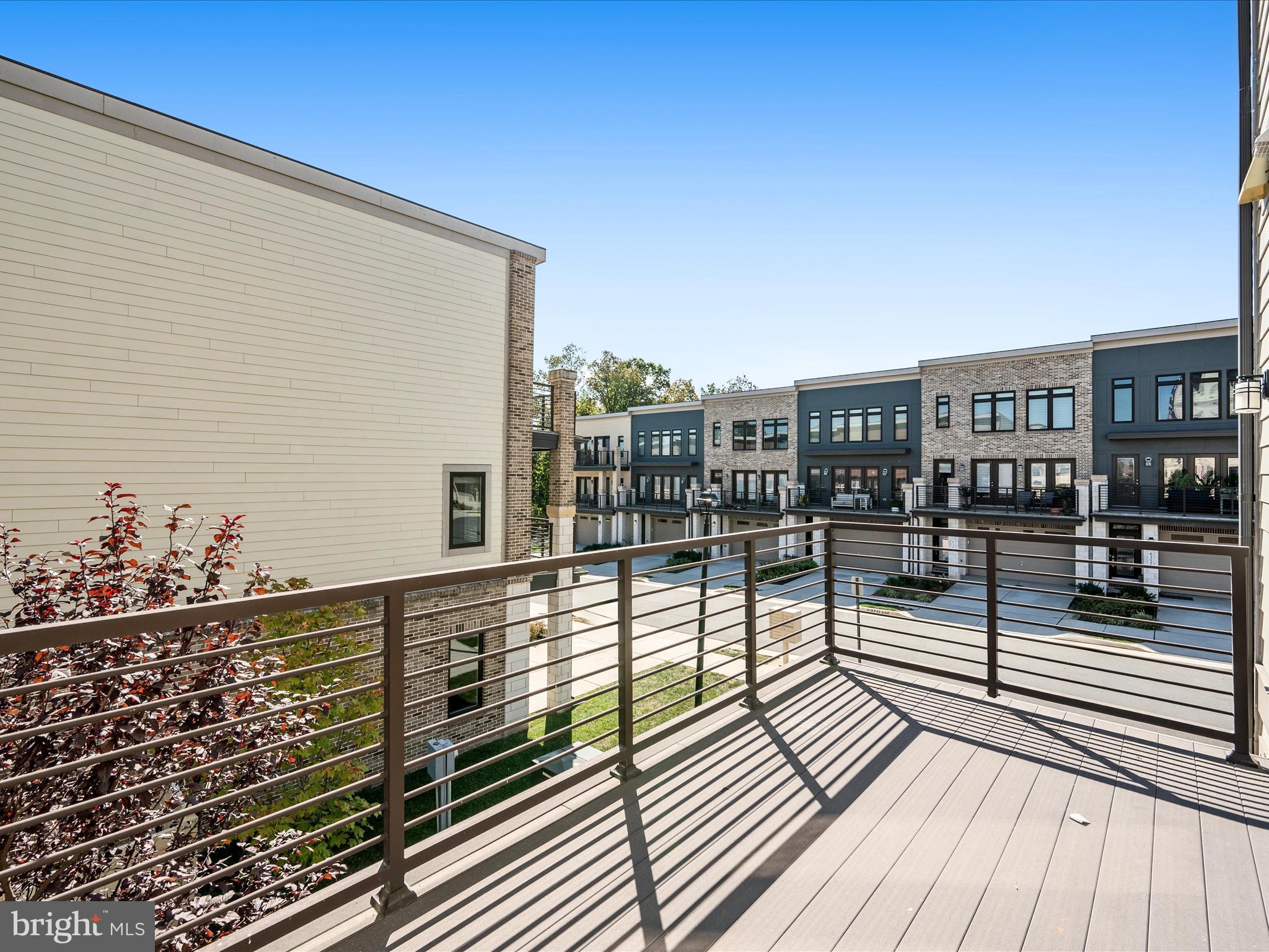 ASHBURN OVERLOOK - Residential