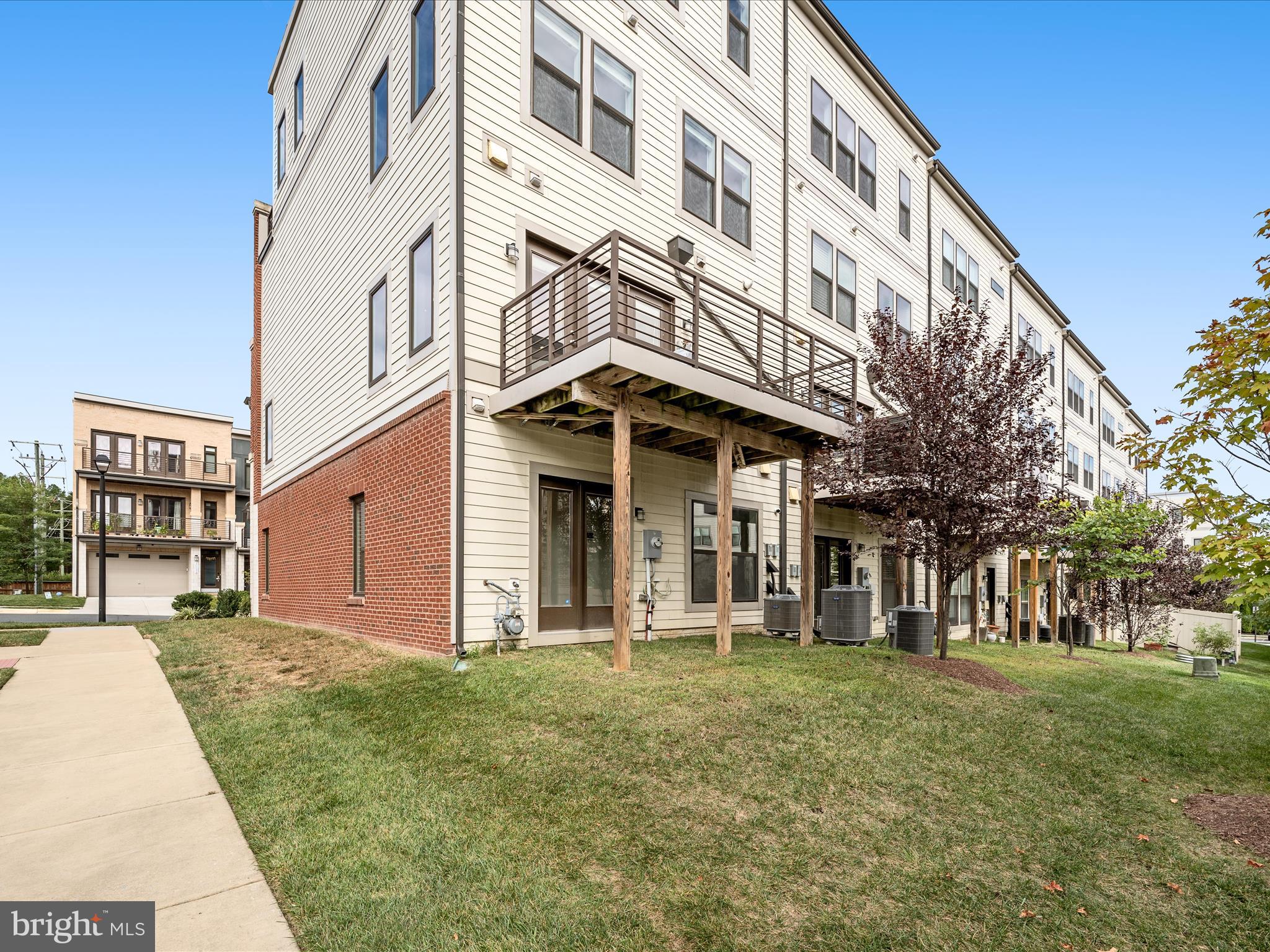 ASHBURN OVERLOOK - Residential