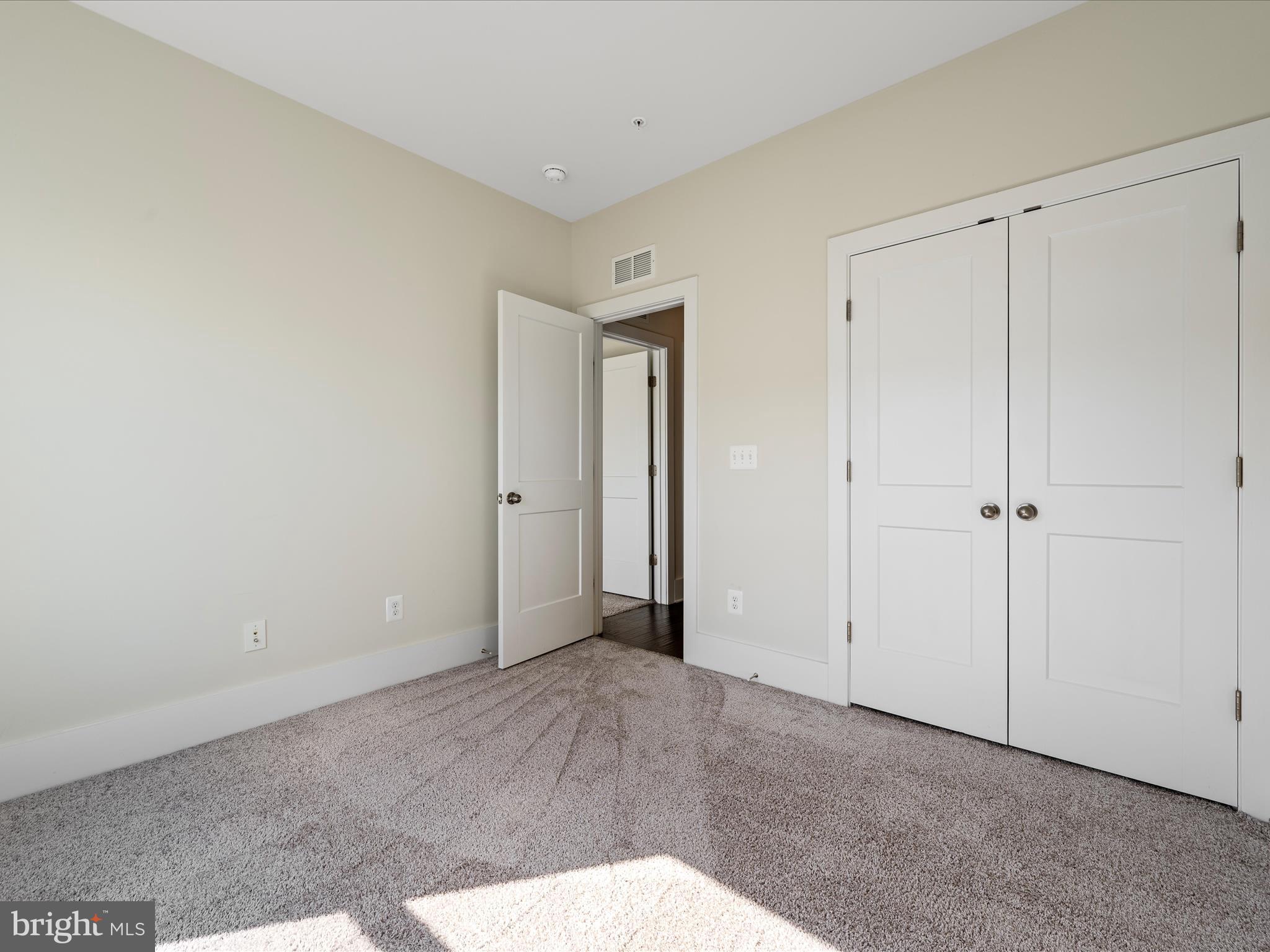 ASHBURN OVERLOOK - Residential