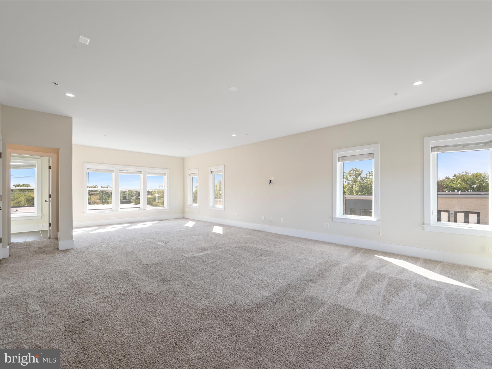 ASHBURN OVERLOOK - Residential