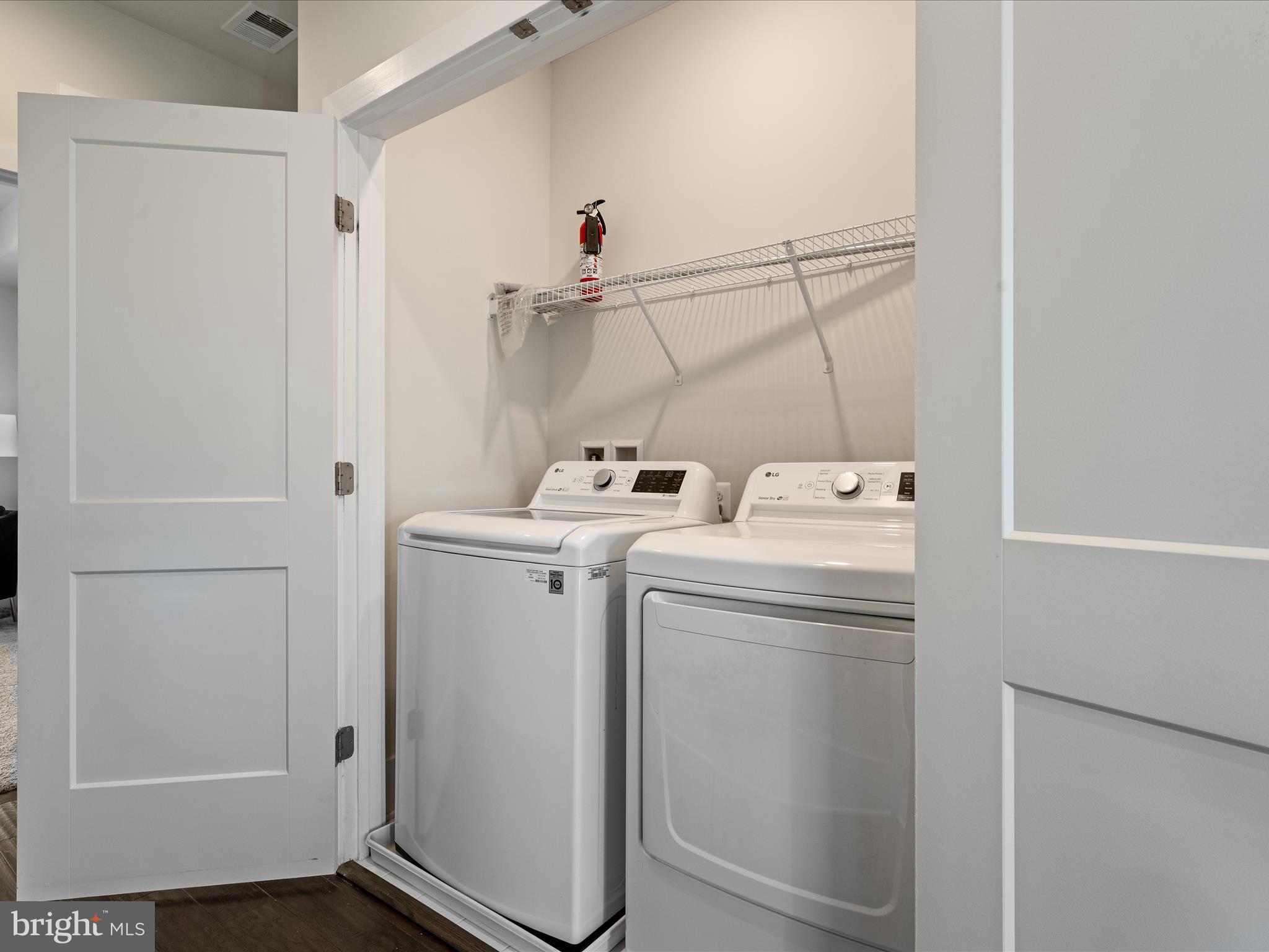 ASHBURN OVERLOOK - Residential