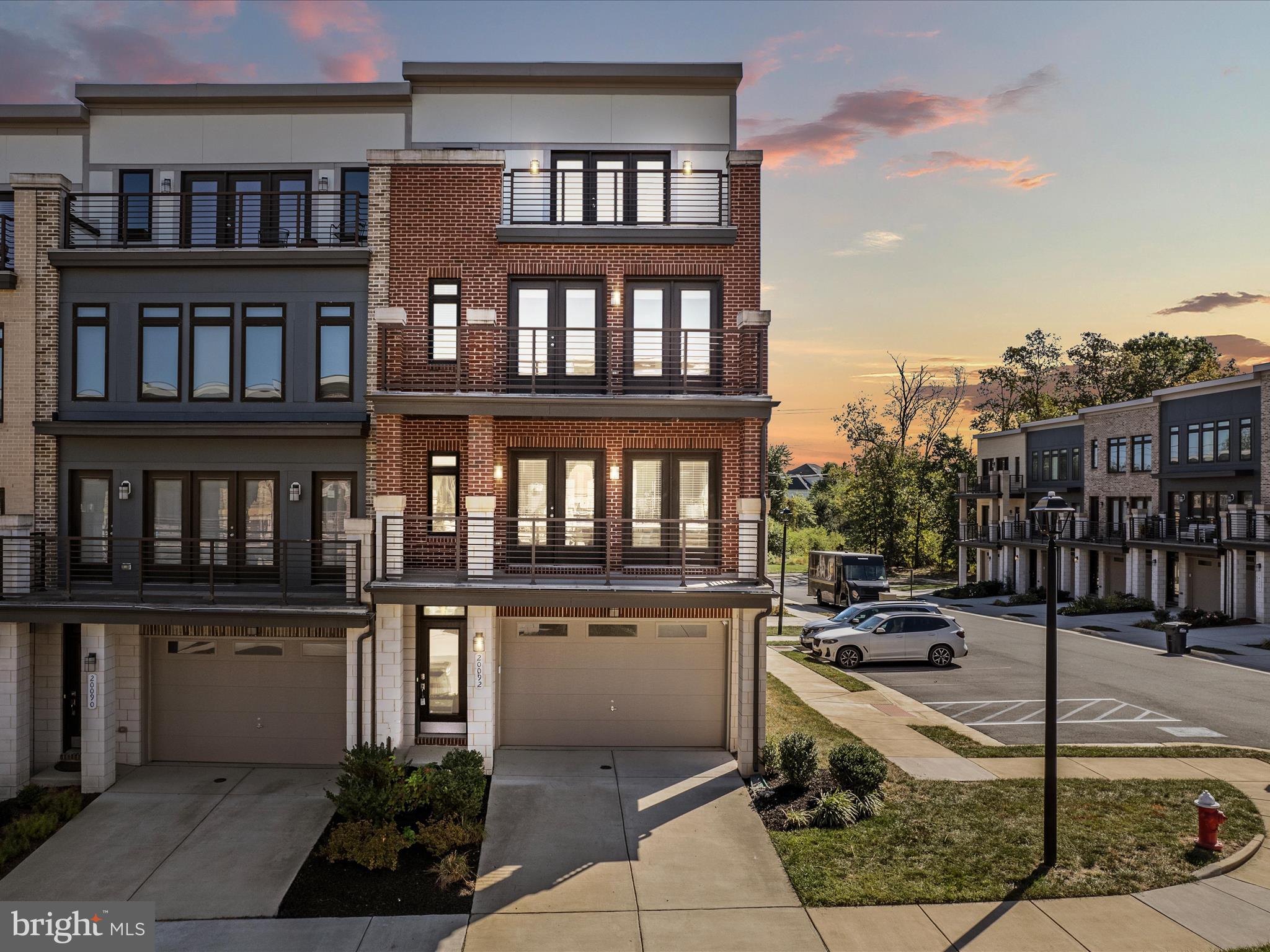 ASHBURN OVERLOOK - Residential