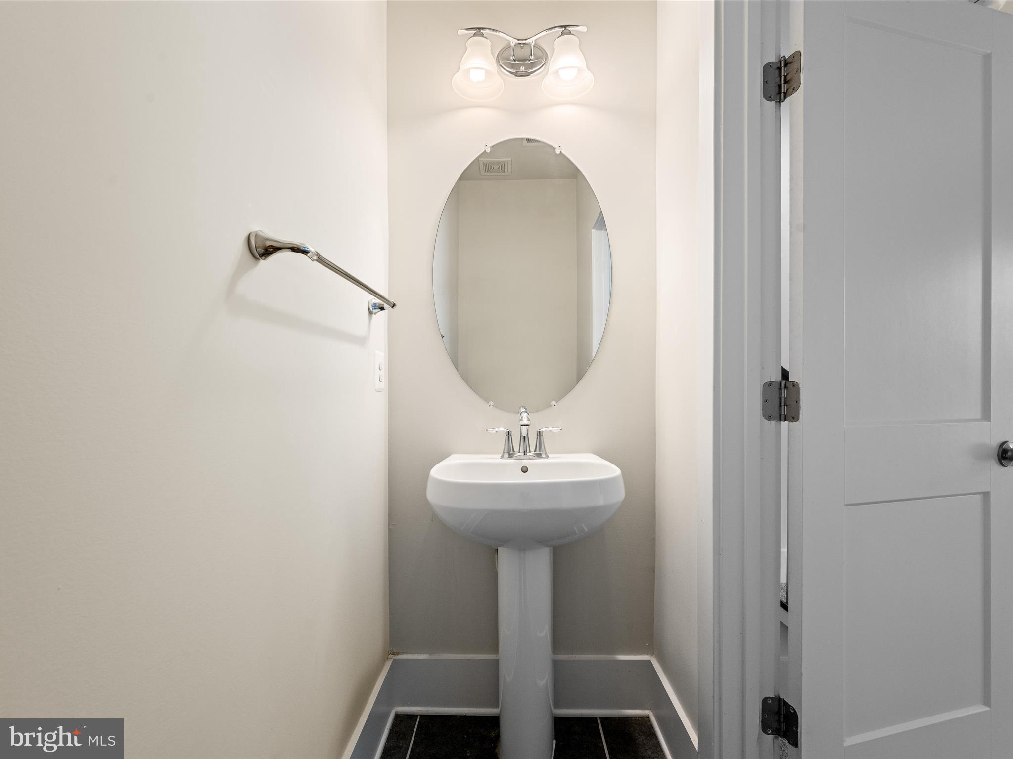 ASHBURN OVERLOOK - Residential