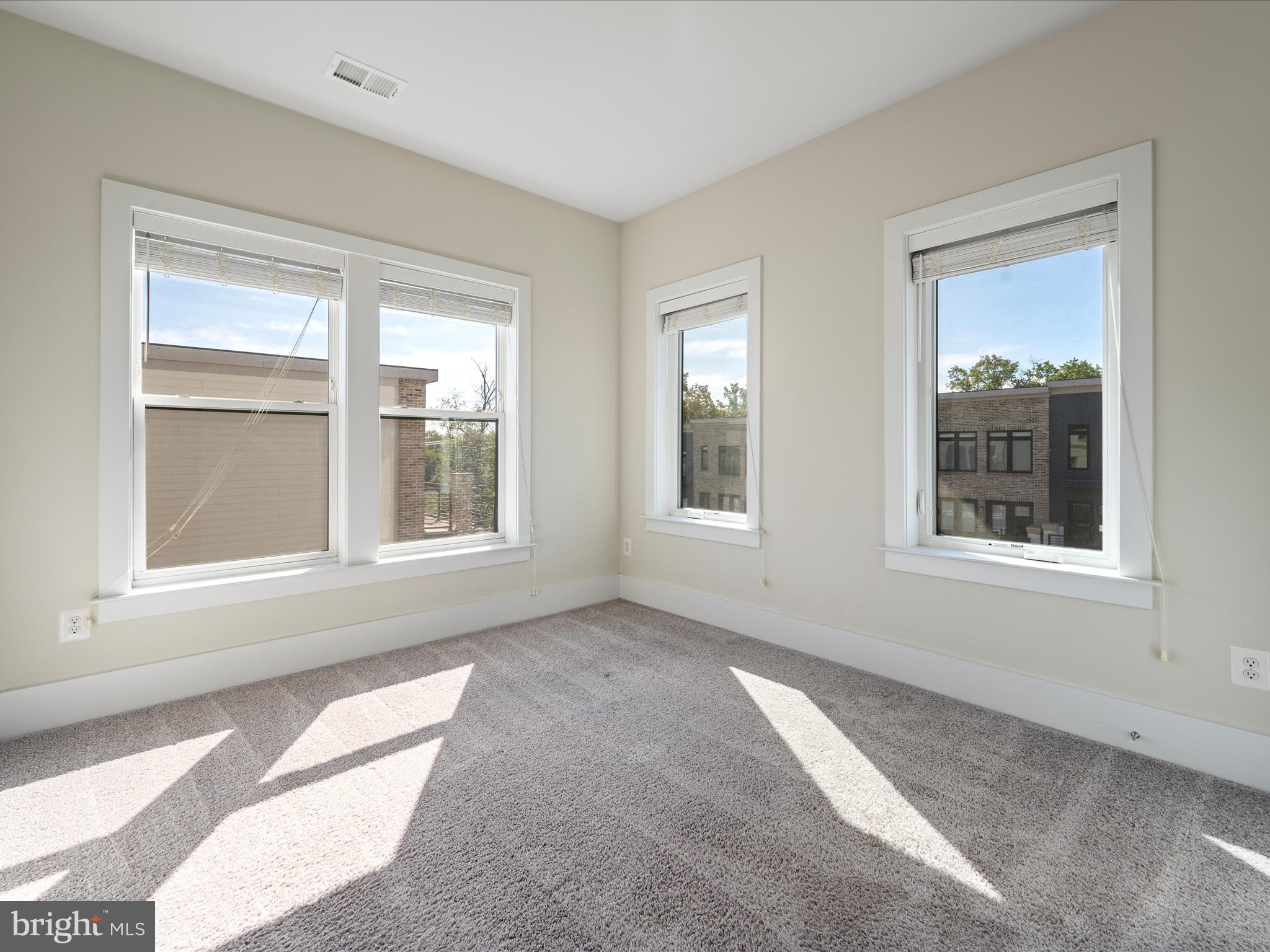 ASHBURN OVERLOOK - Residential