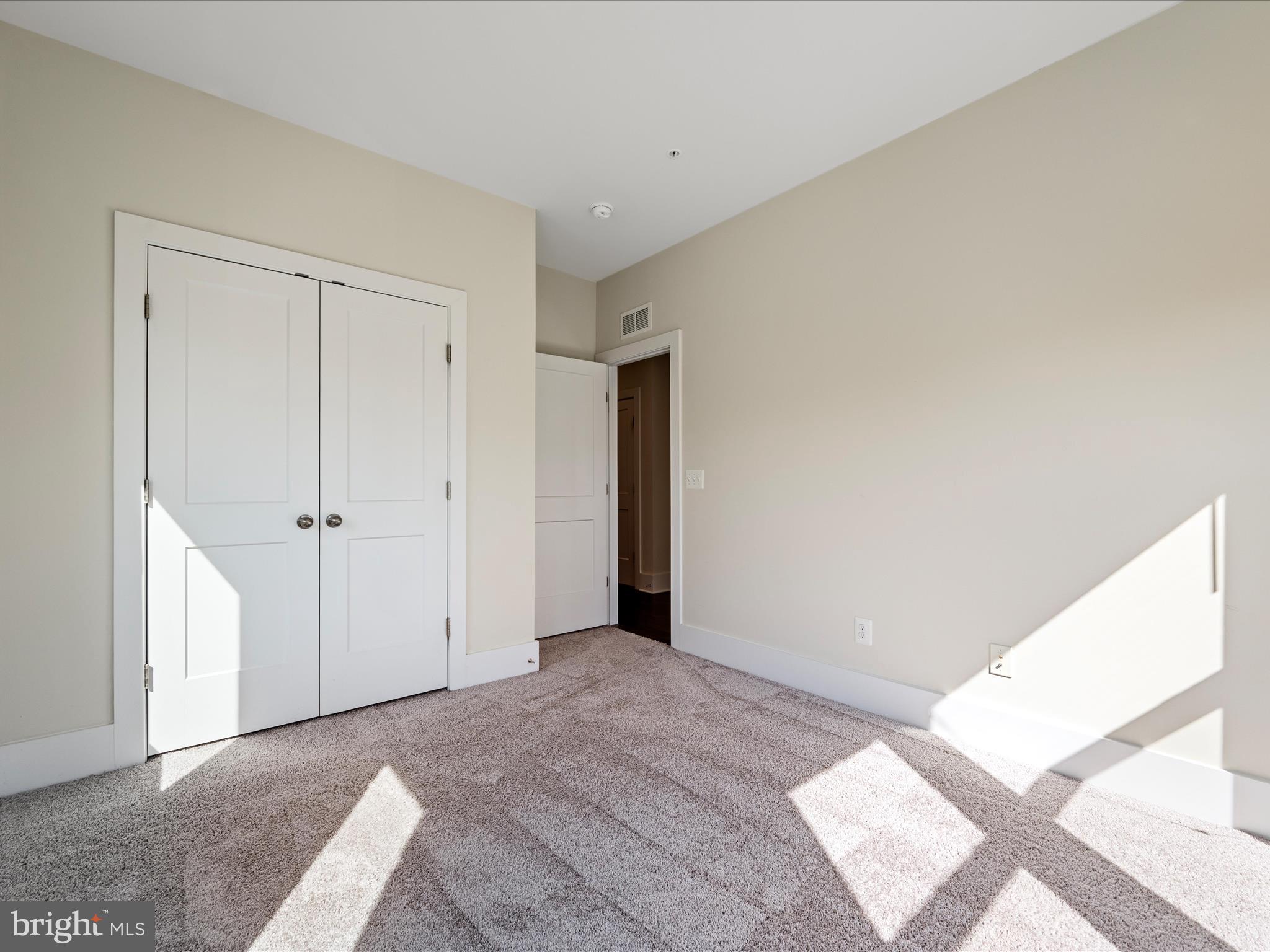 ASHBURN OVERLOOK - Residential