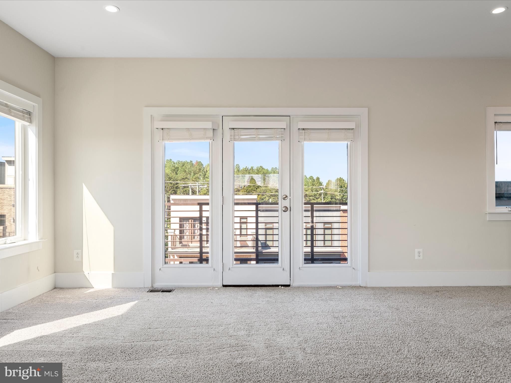 ASHBURN OVERLOOK - Residential