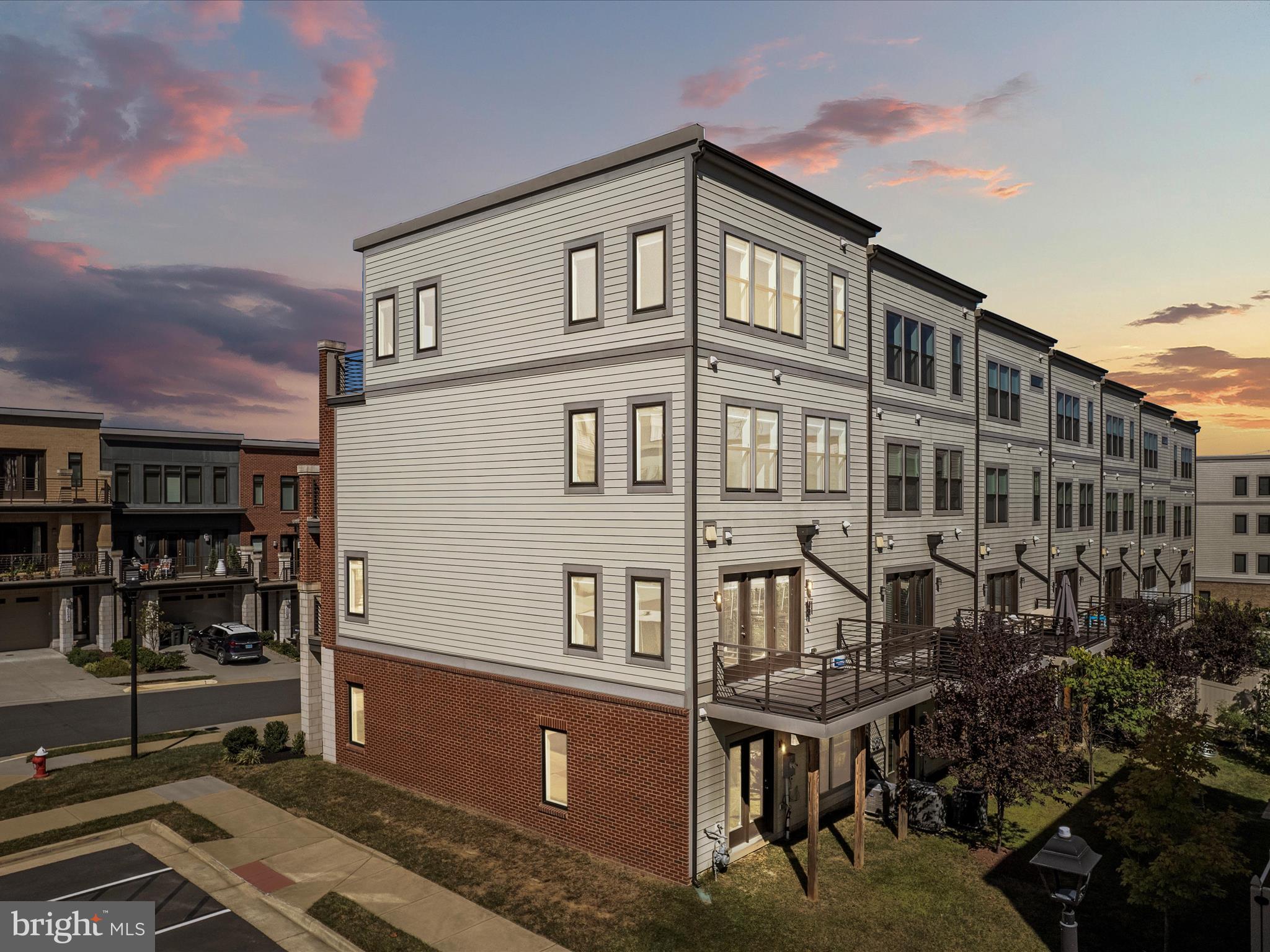 ASHBURN OVERLOOK - Residential