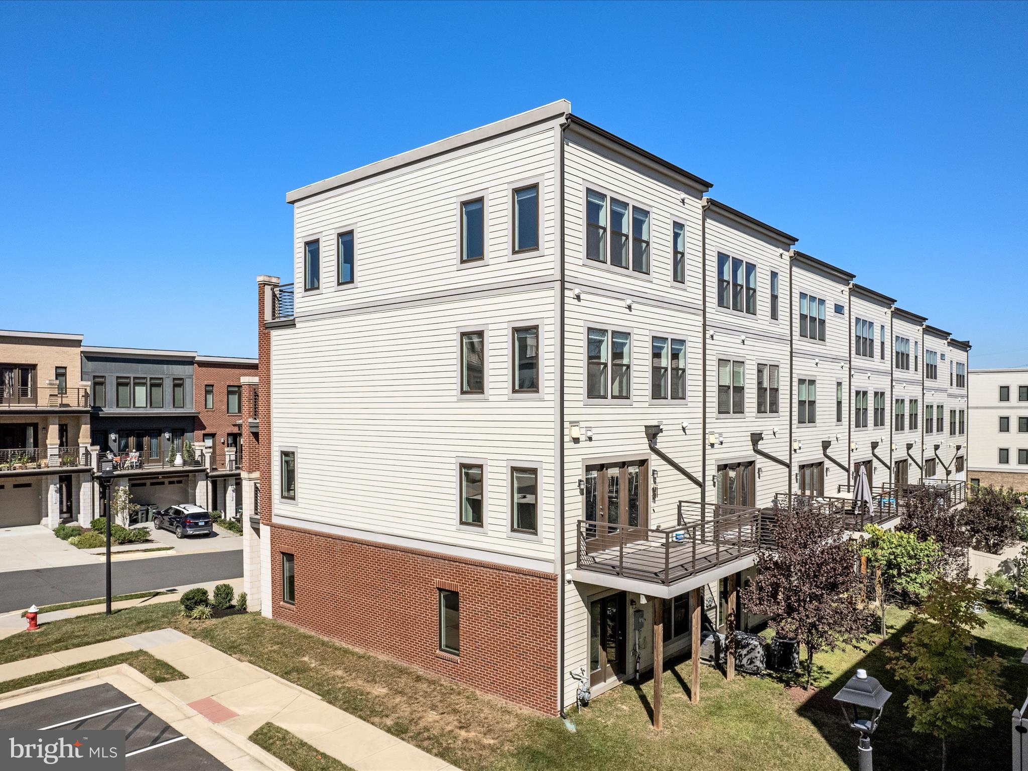 ASHBURN OVERLOOK - Residential