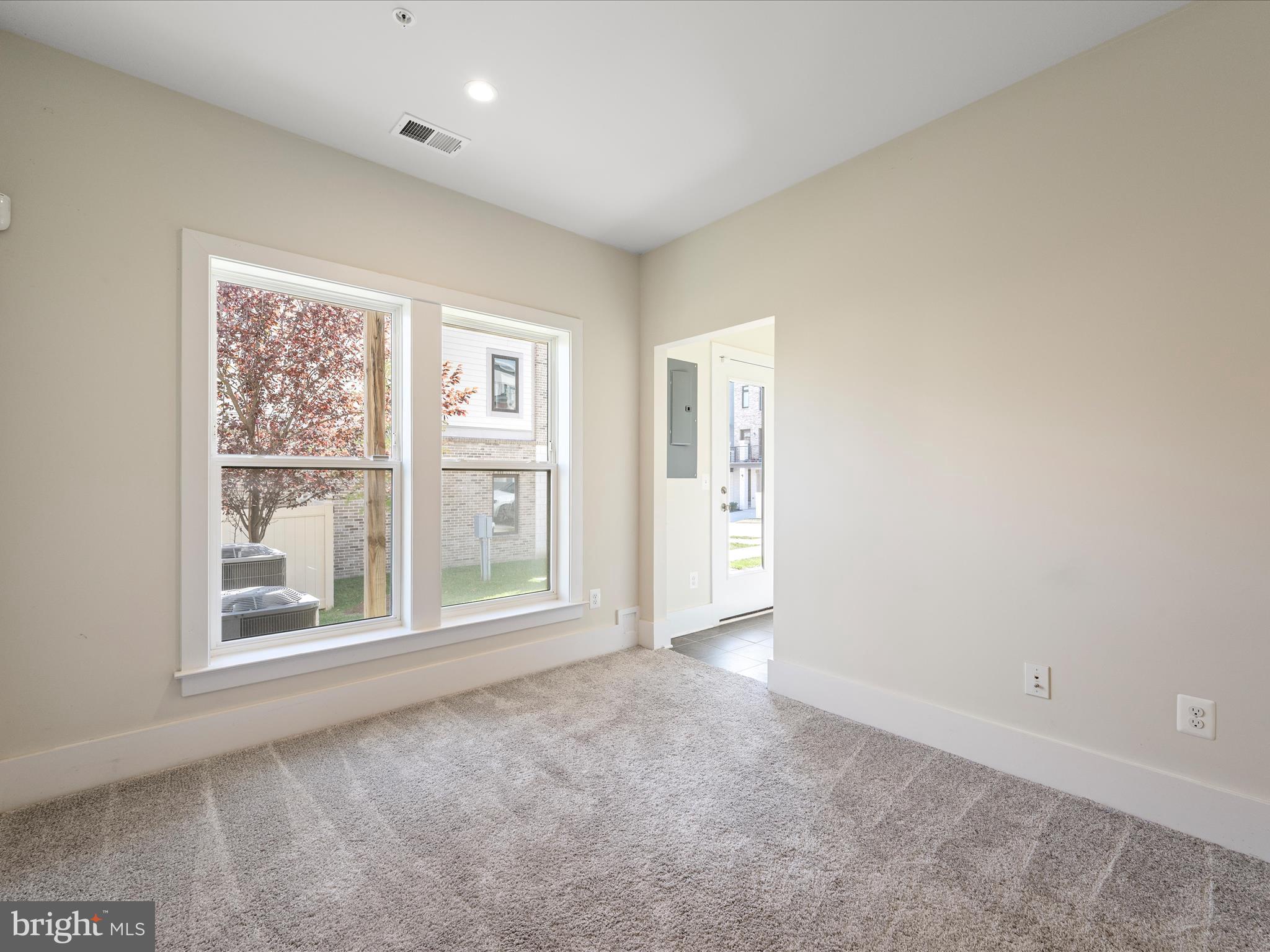 ASHBURN OVERLOOK - Residential