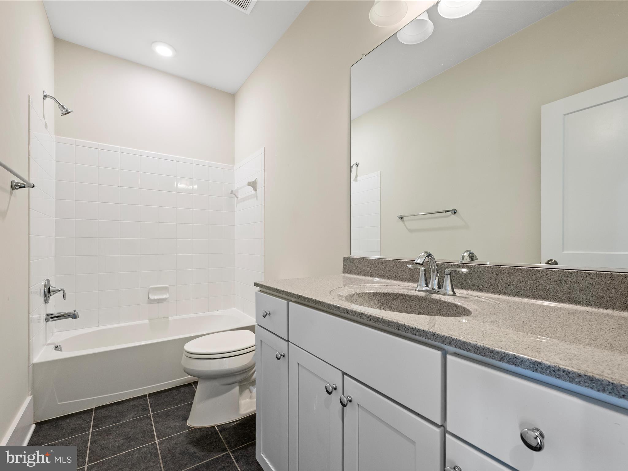 ASHBURN OVERLOOK - Residential