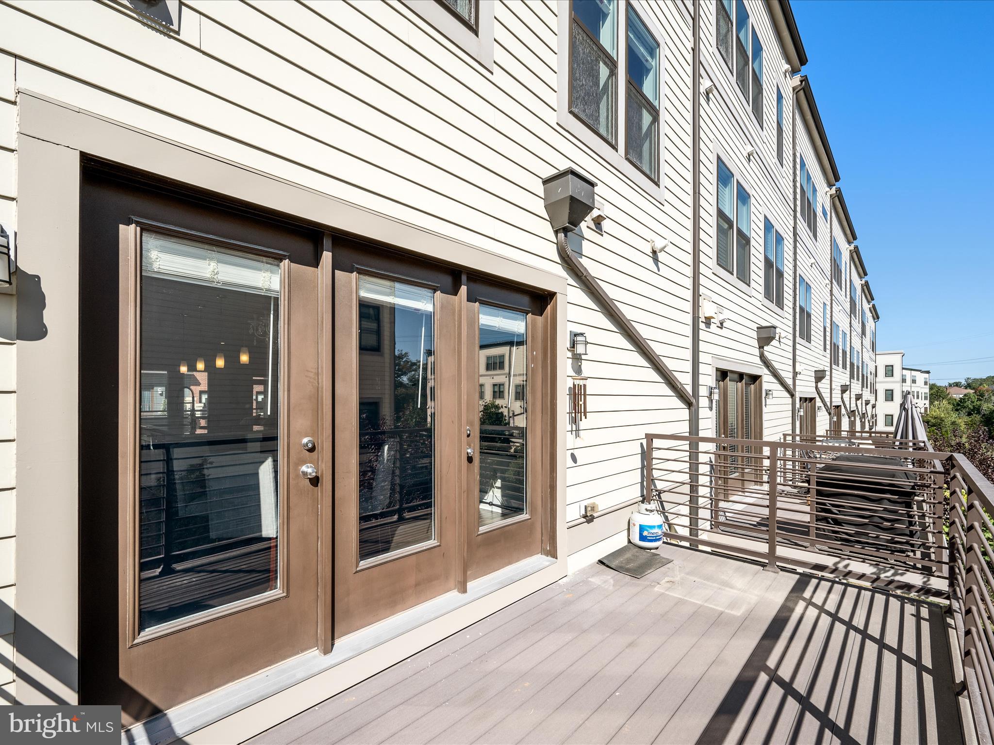 ASHBURN OVERLOOK - Residential