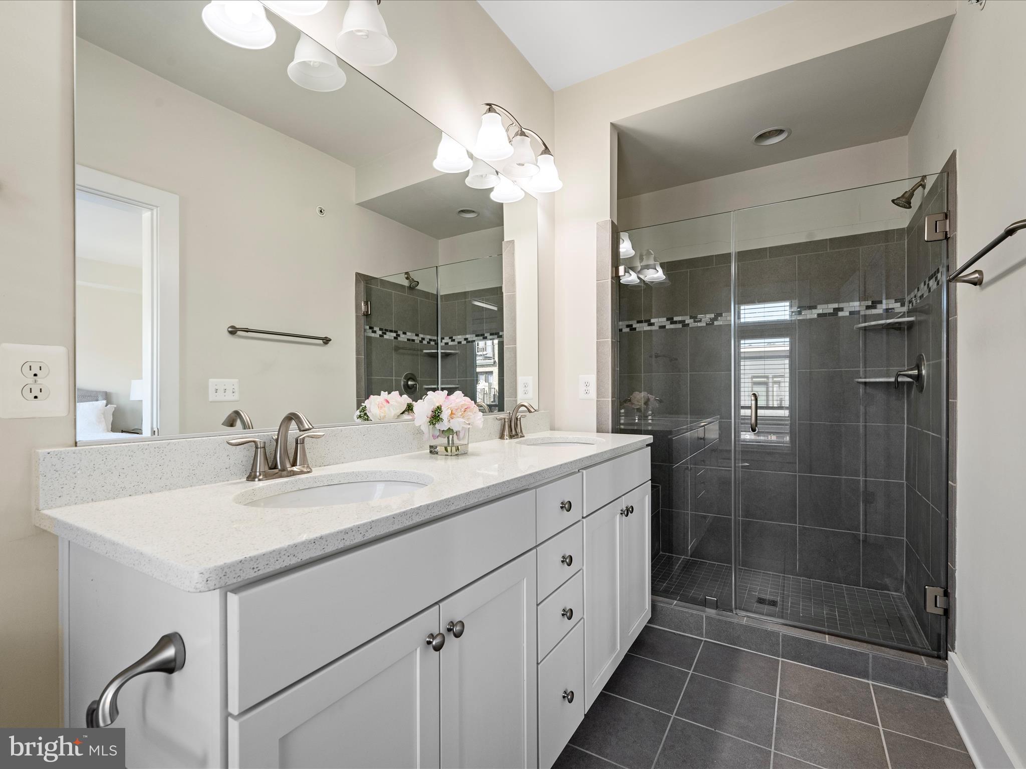 ASHBURN OVERLOOK - Residential