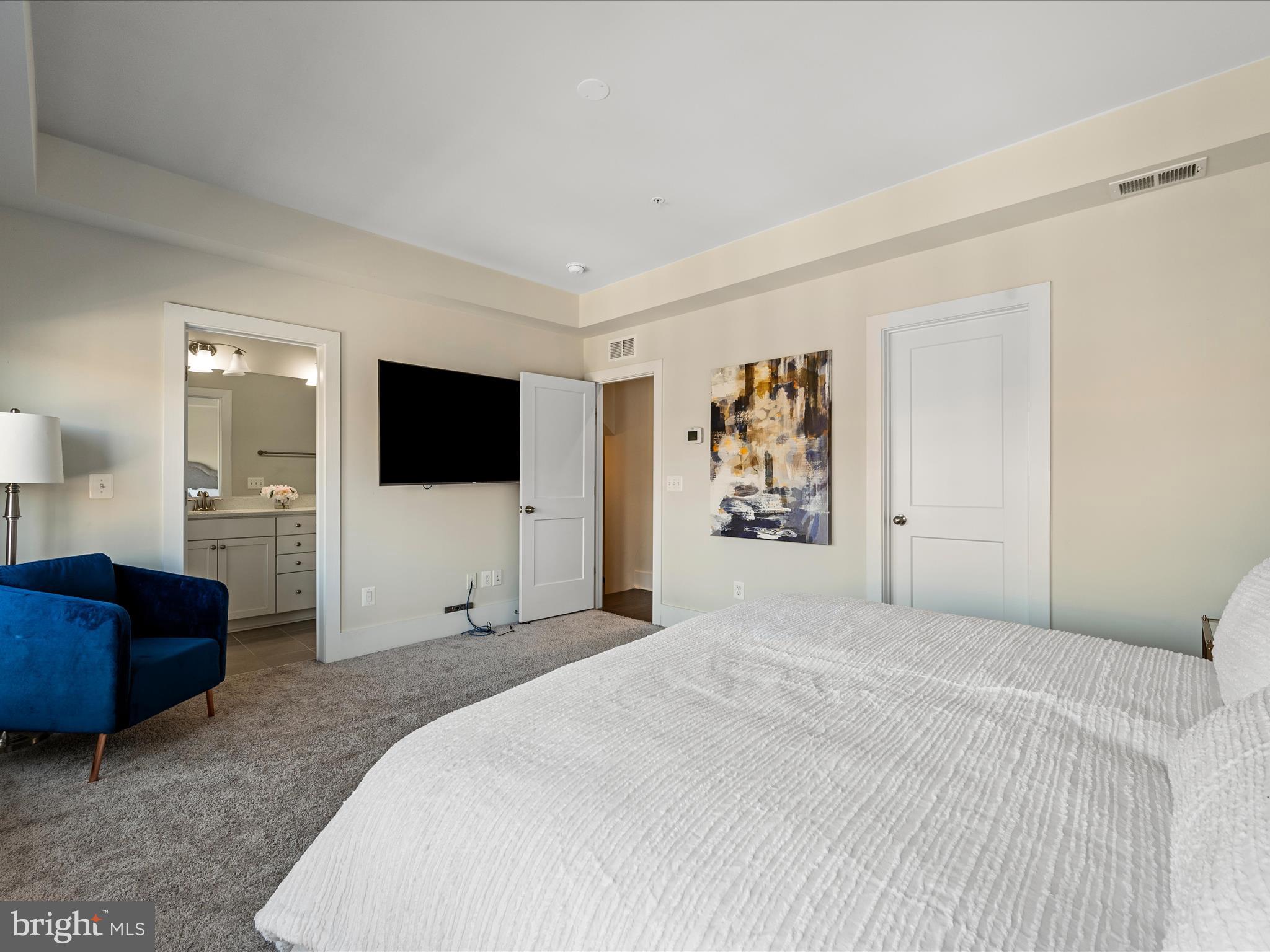 ASHBURN OVERLOOK - Residential