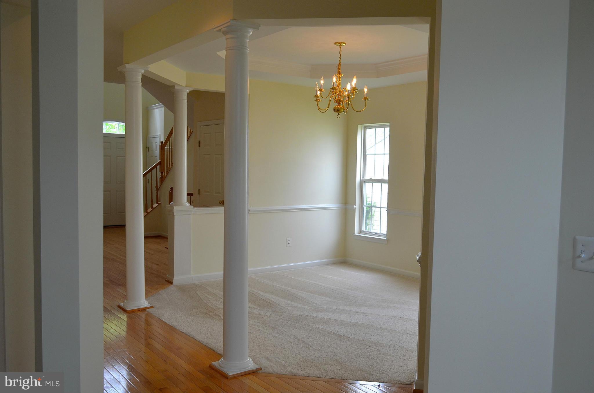 THREE FLAGS - Residential