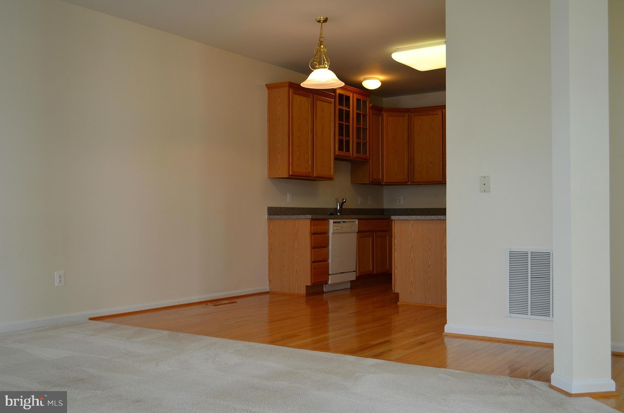 THREE FLAGS - Residential