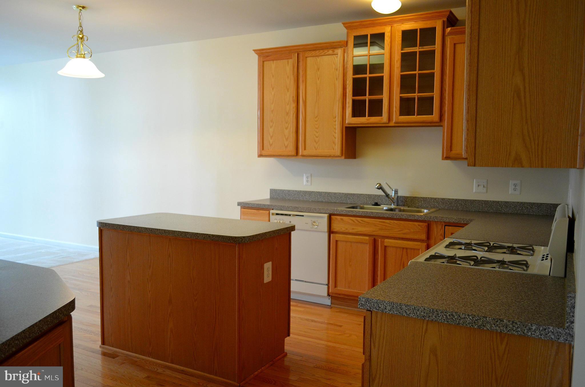 THREE FLAGS - Residential