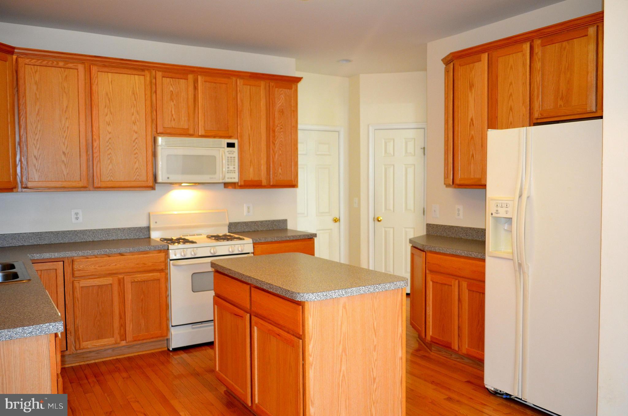 THREE FLAGS - Residential