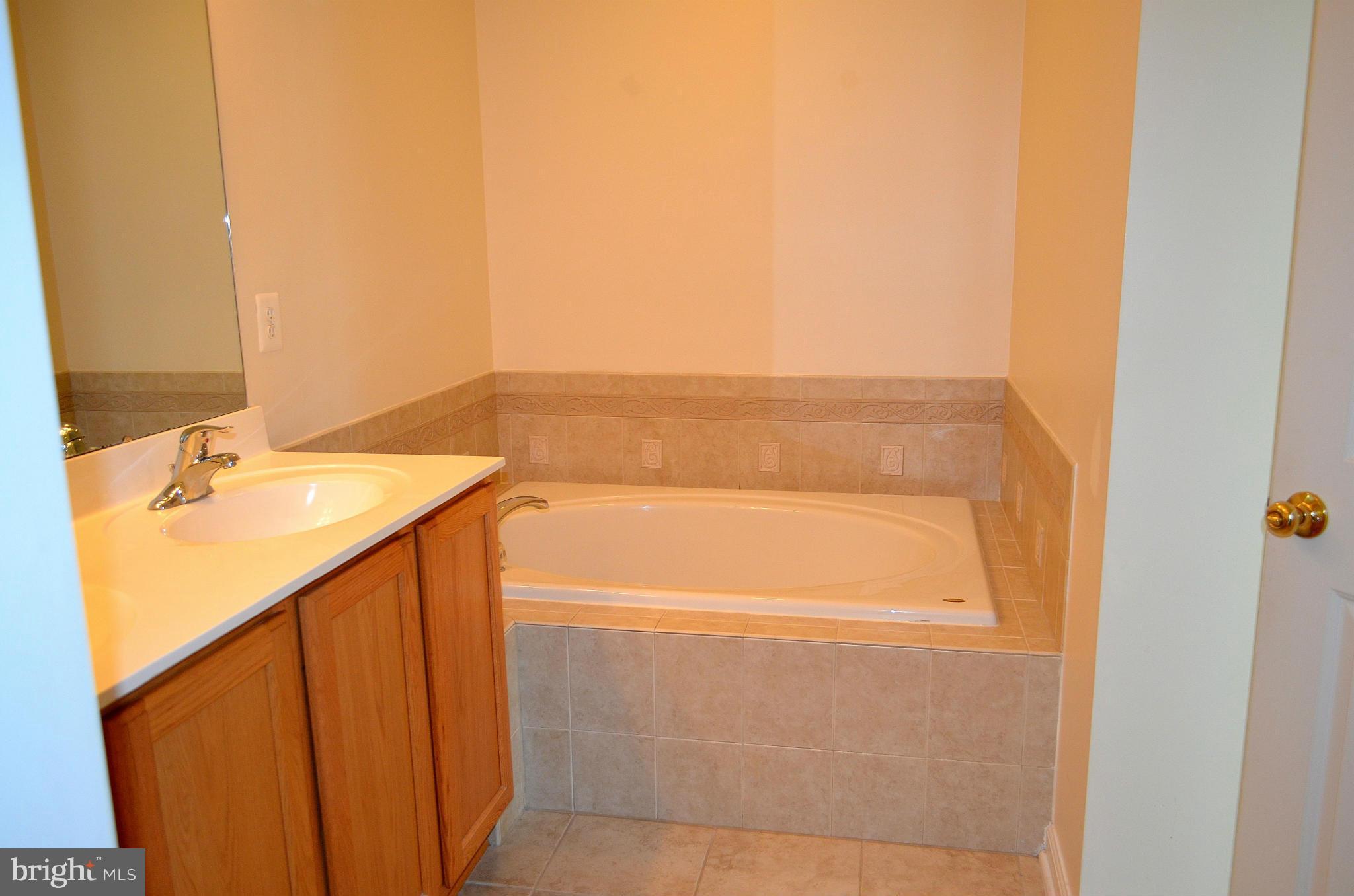 THREE FLAGS - Residential