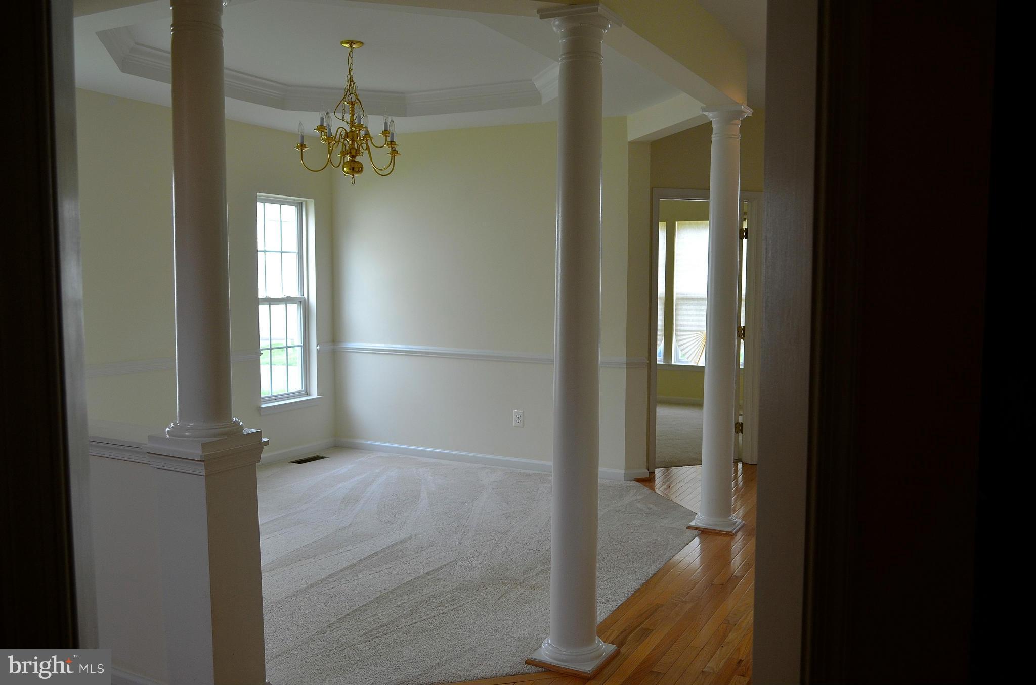 THREE FLAGS - Residential