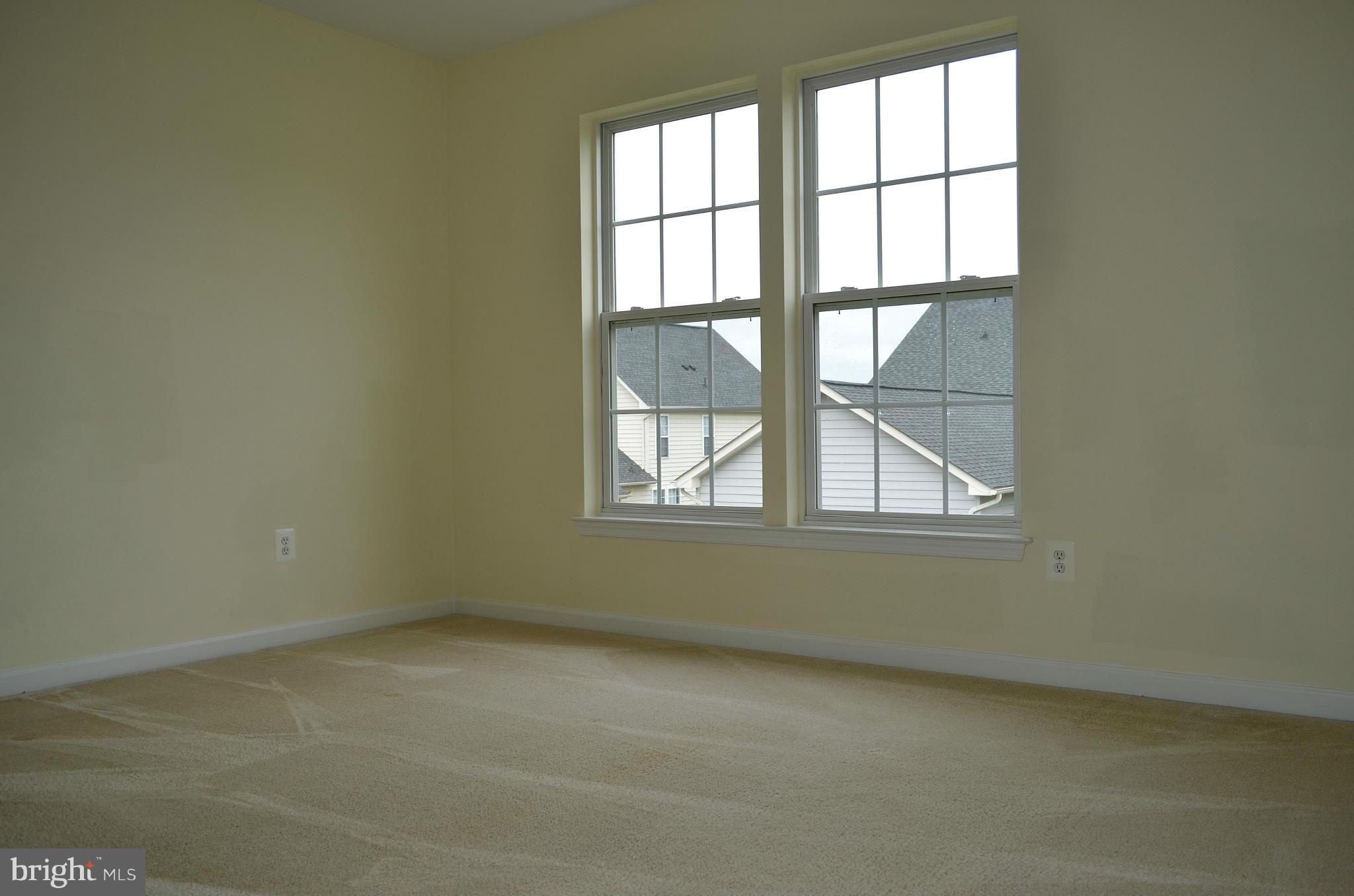 THREE FLAGS - Residential