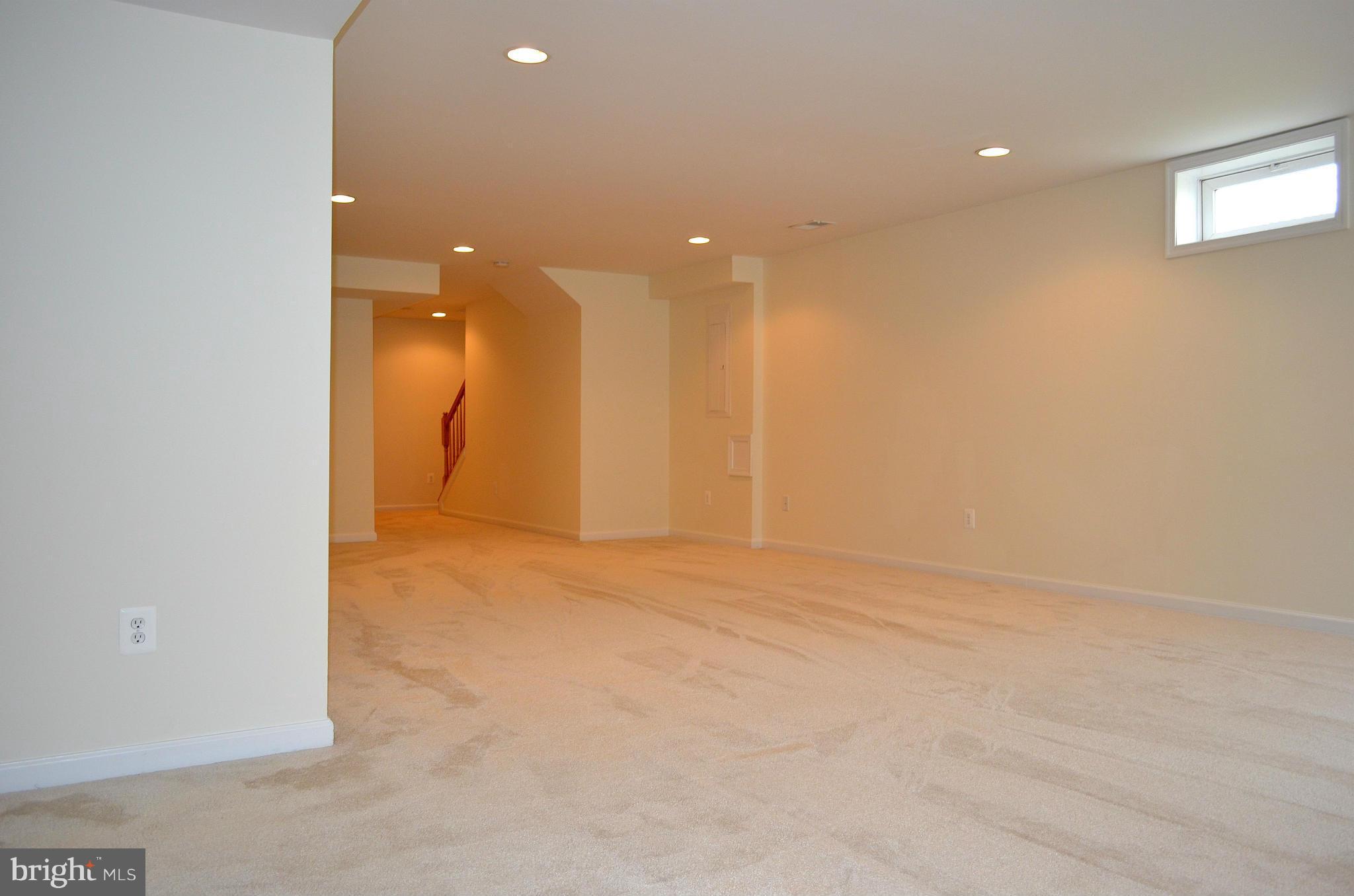 THREE FLAGS - Residential