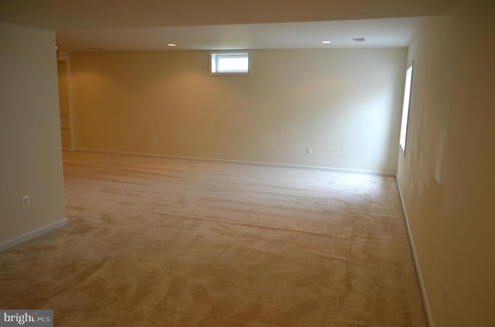 THREE FLAGS - Residential