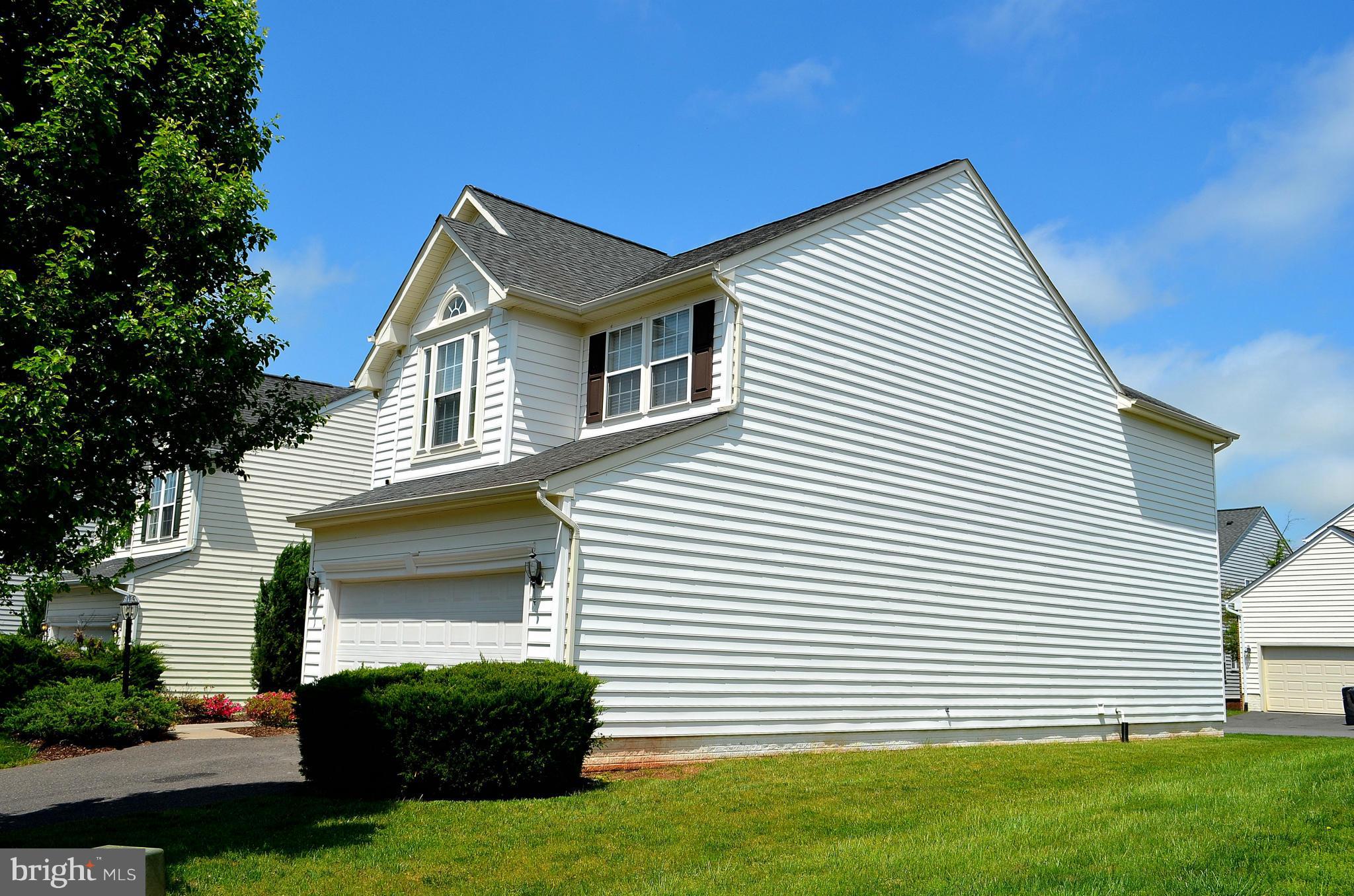 THREE FLAGS - Residential