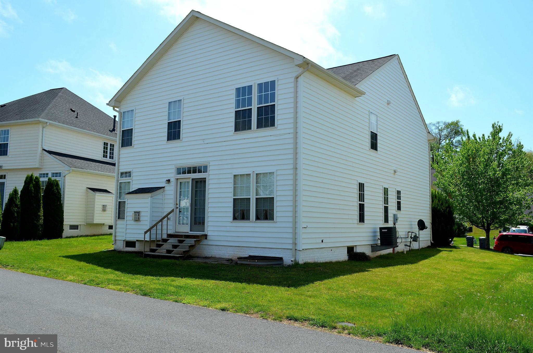 THREE FLAGS - Residential