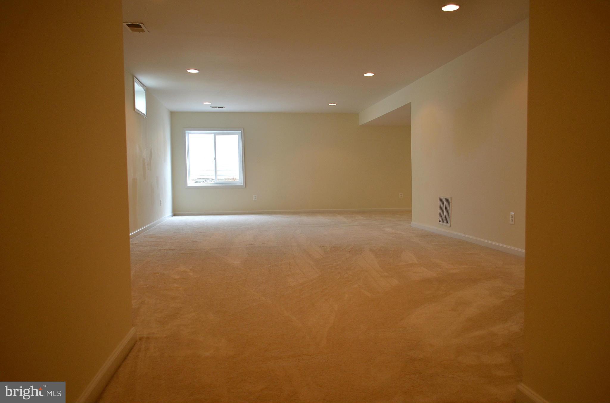 THREE FLAGS - Residential