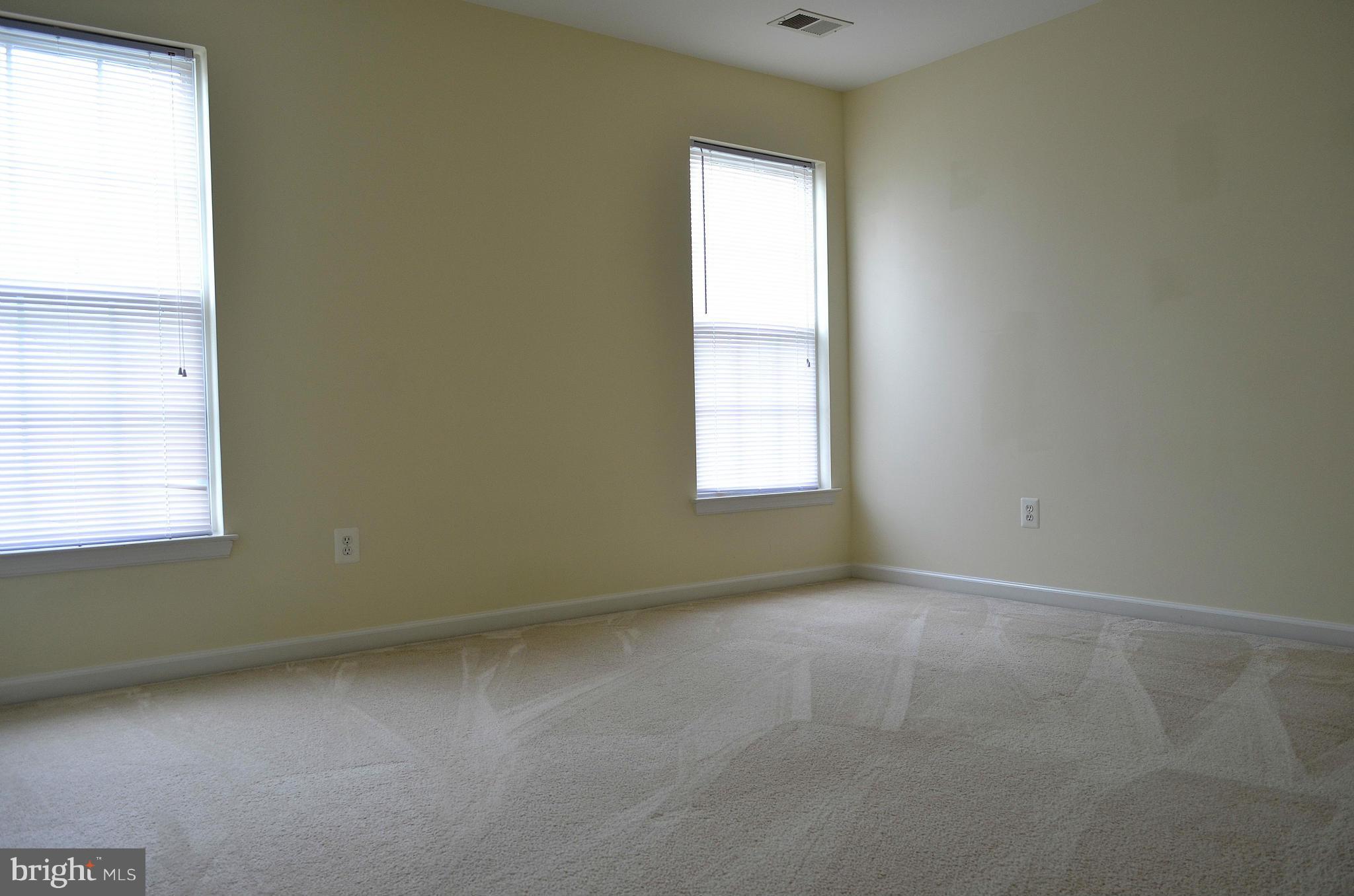 THREE FLAGS - Residential