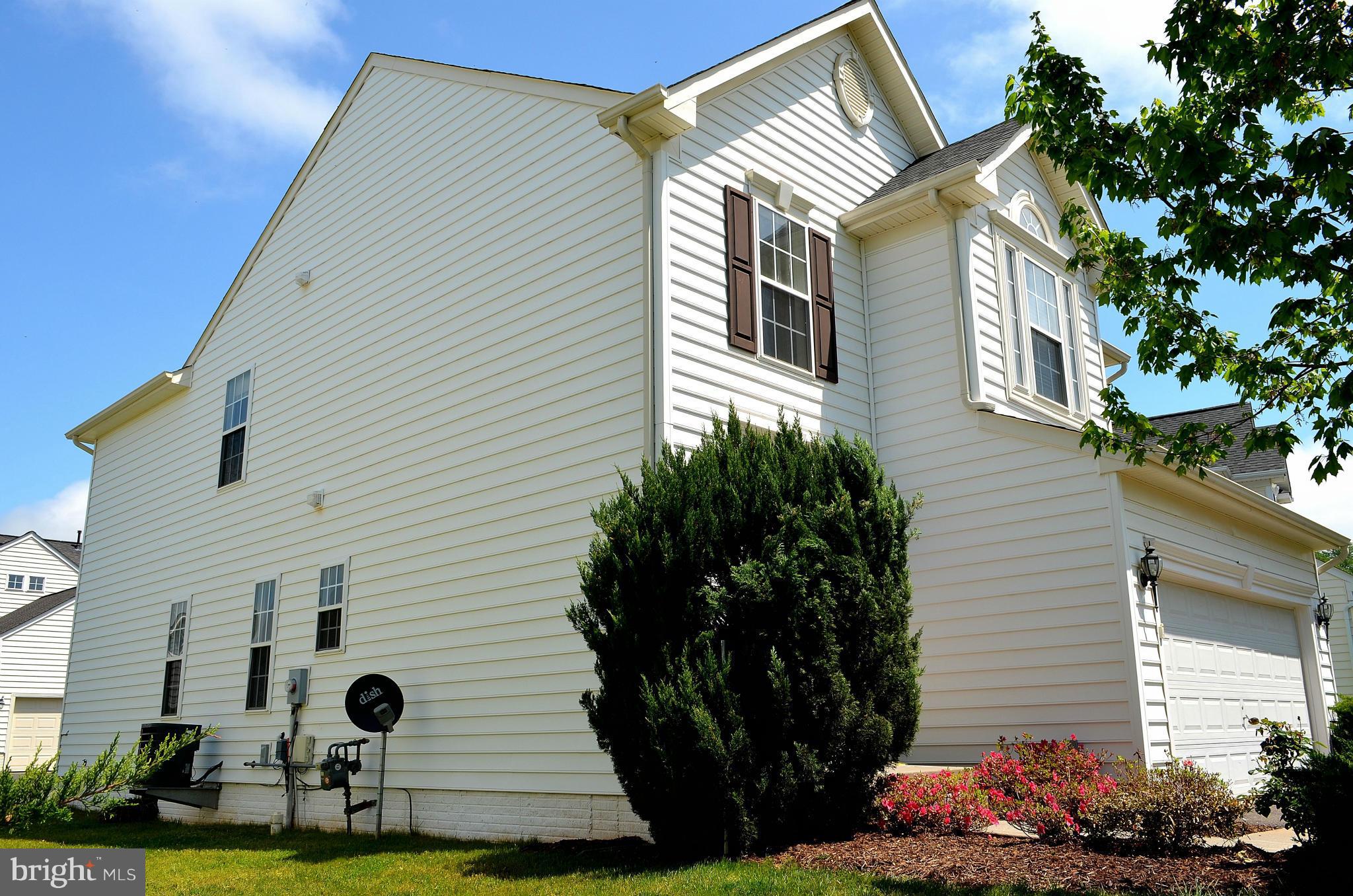 THREE FLAGS - Residential