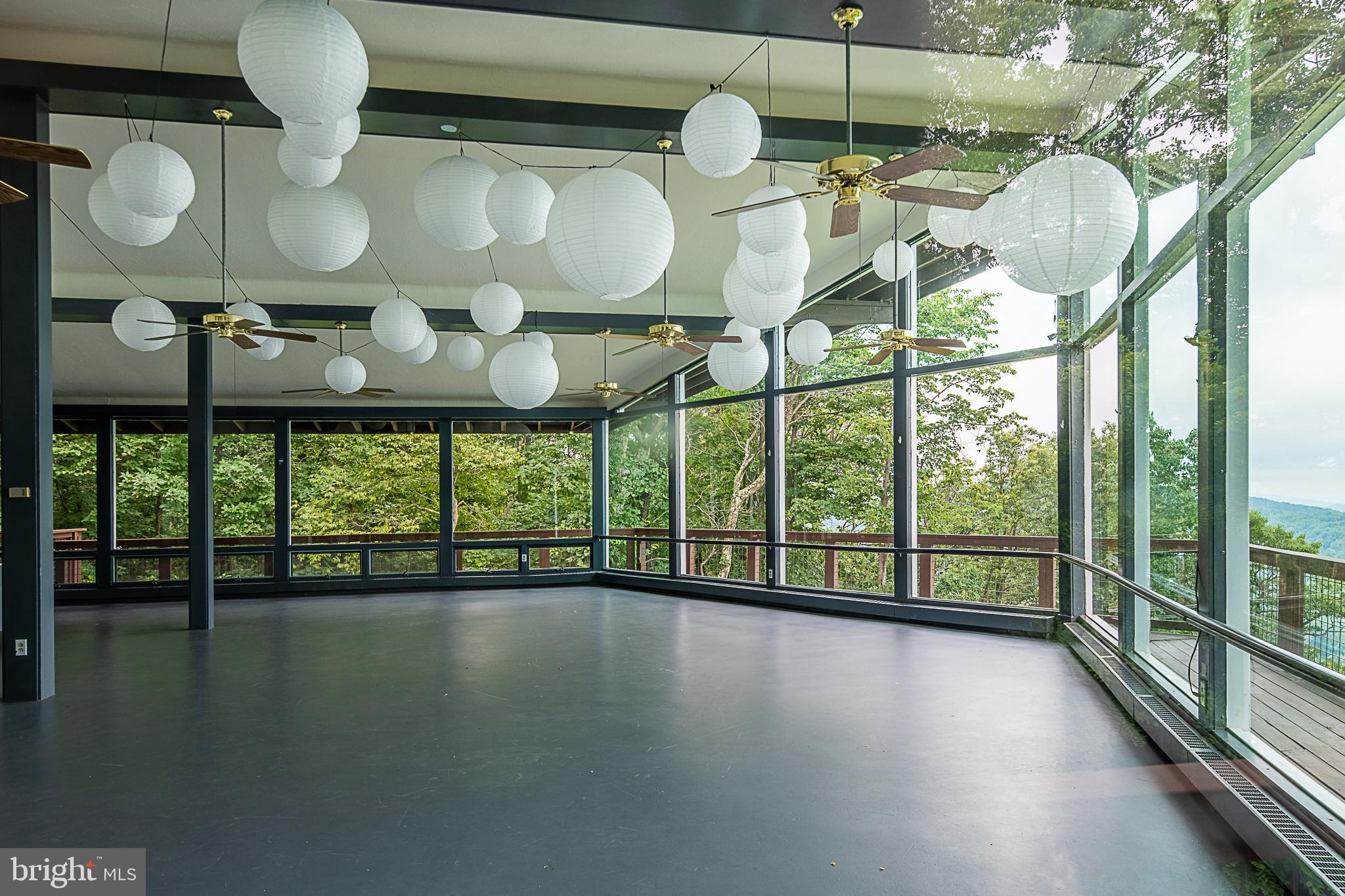 BLUE MOUNTAIN - Residential