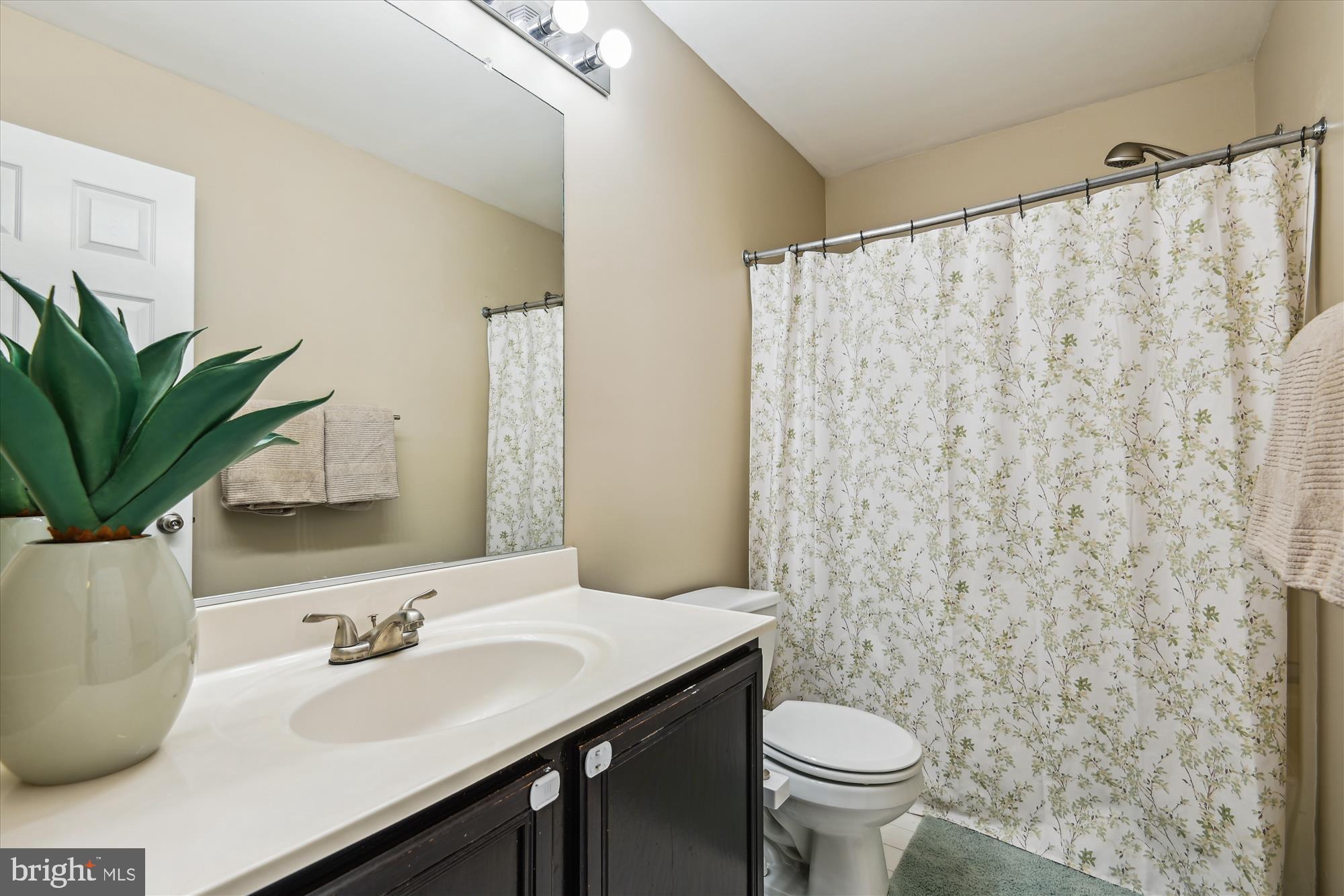 ASHTON - Residential