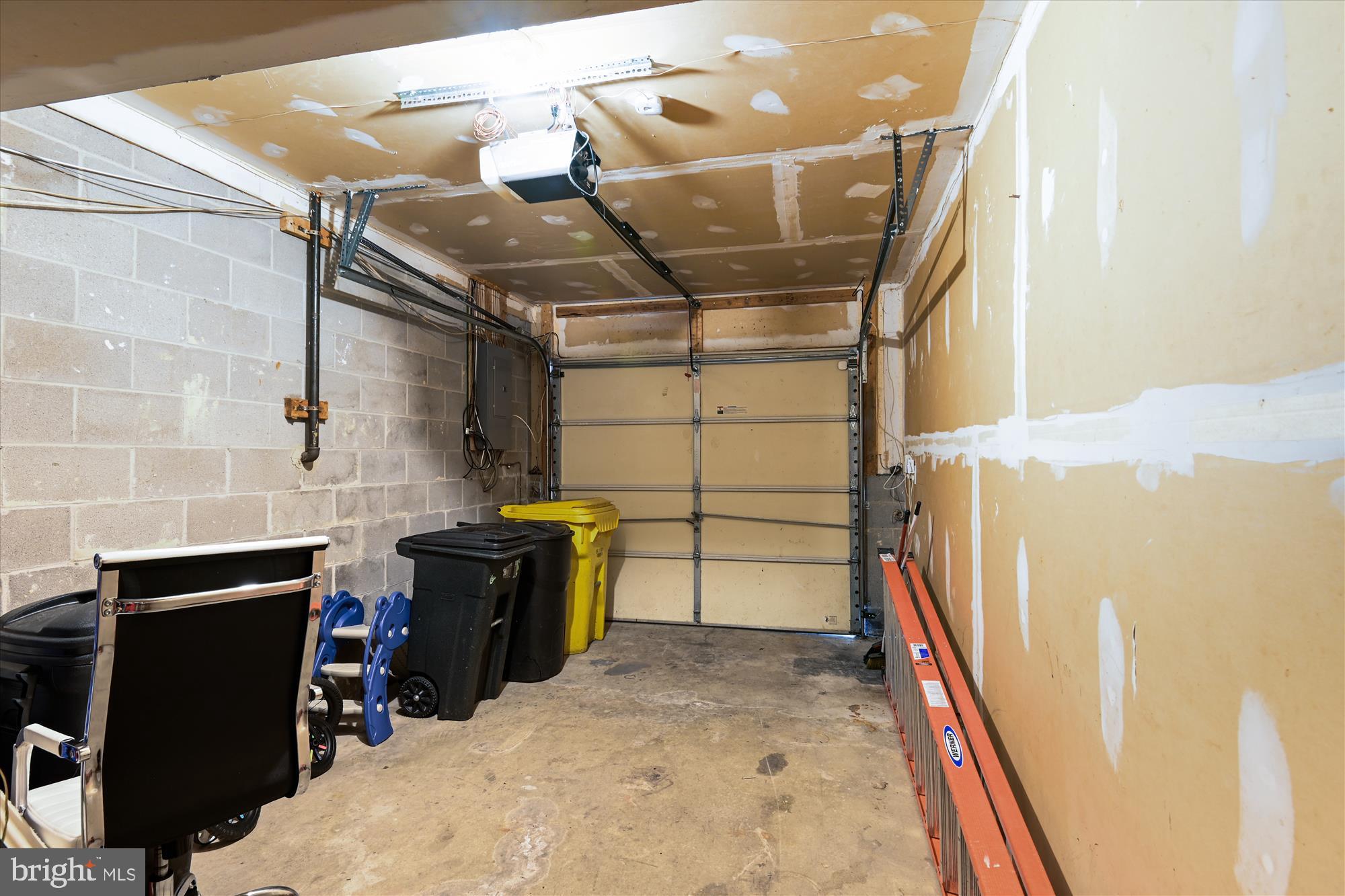 ASHTON - Residential