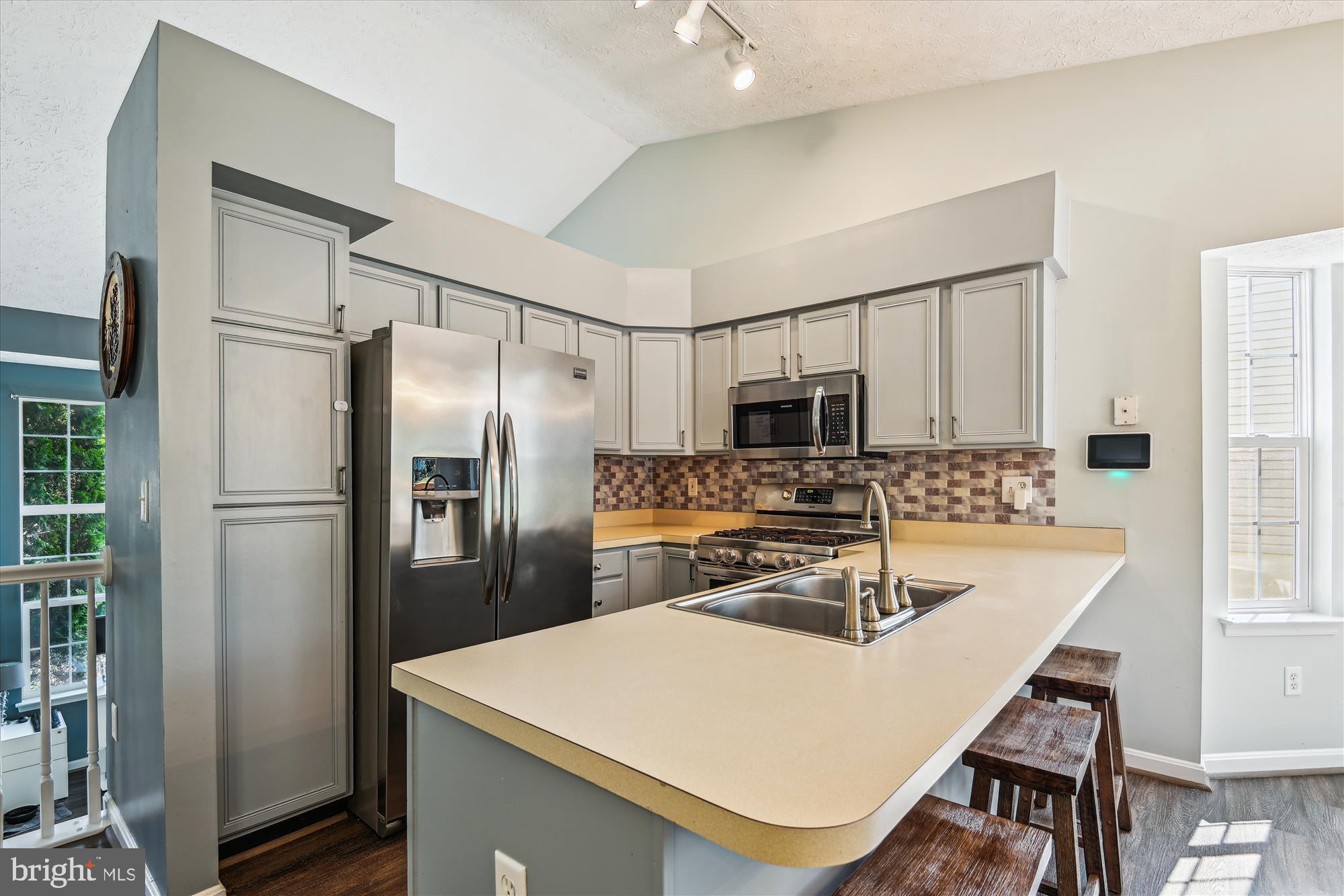 ASHTON - Residential