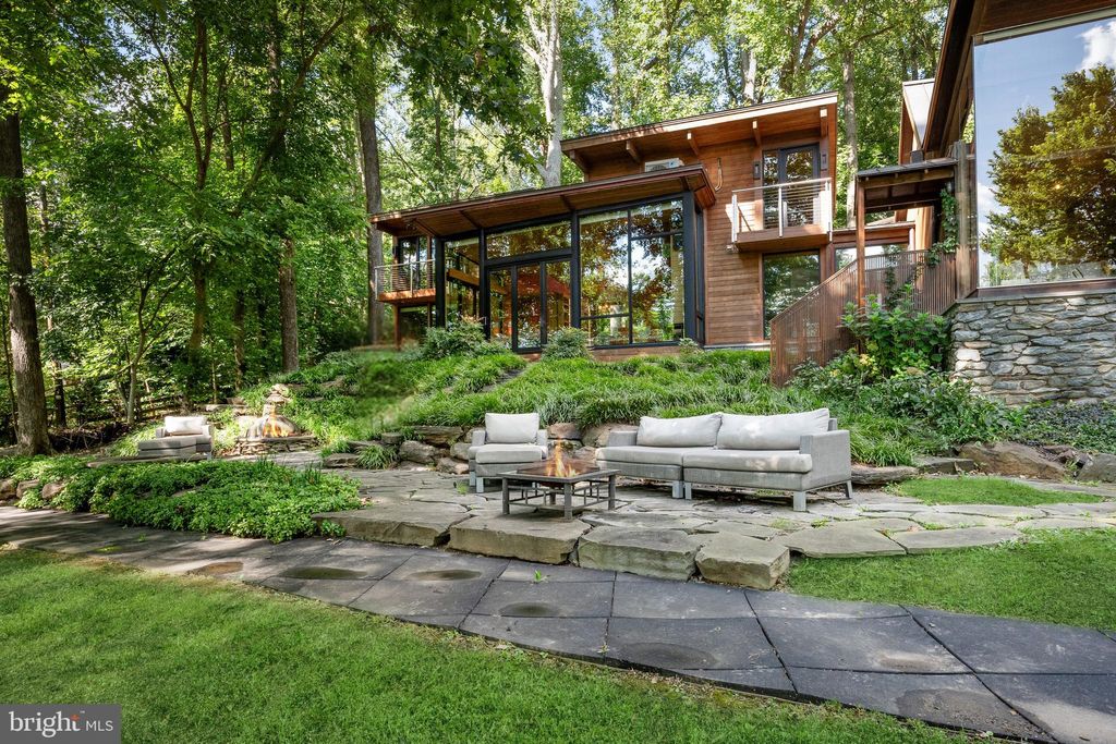 Photo of 11540 Springridge Road, POTOMAC, MD 20854 (MLS # MDMC2202832)
